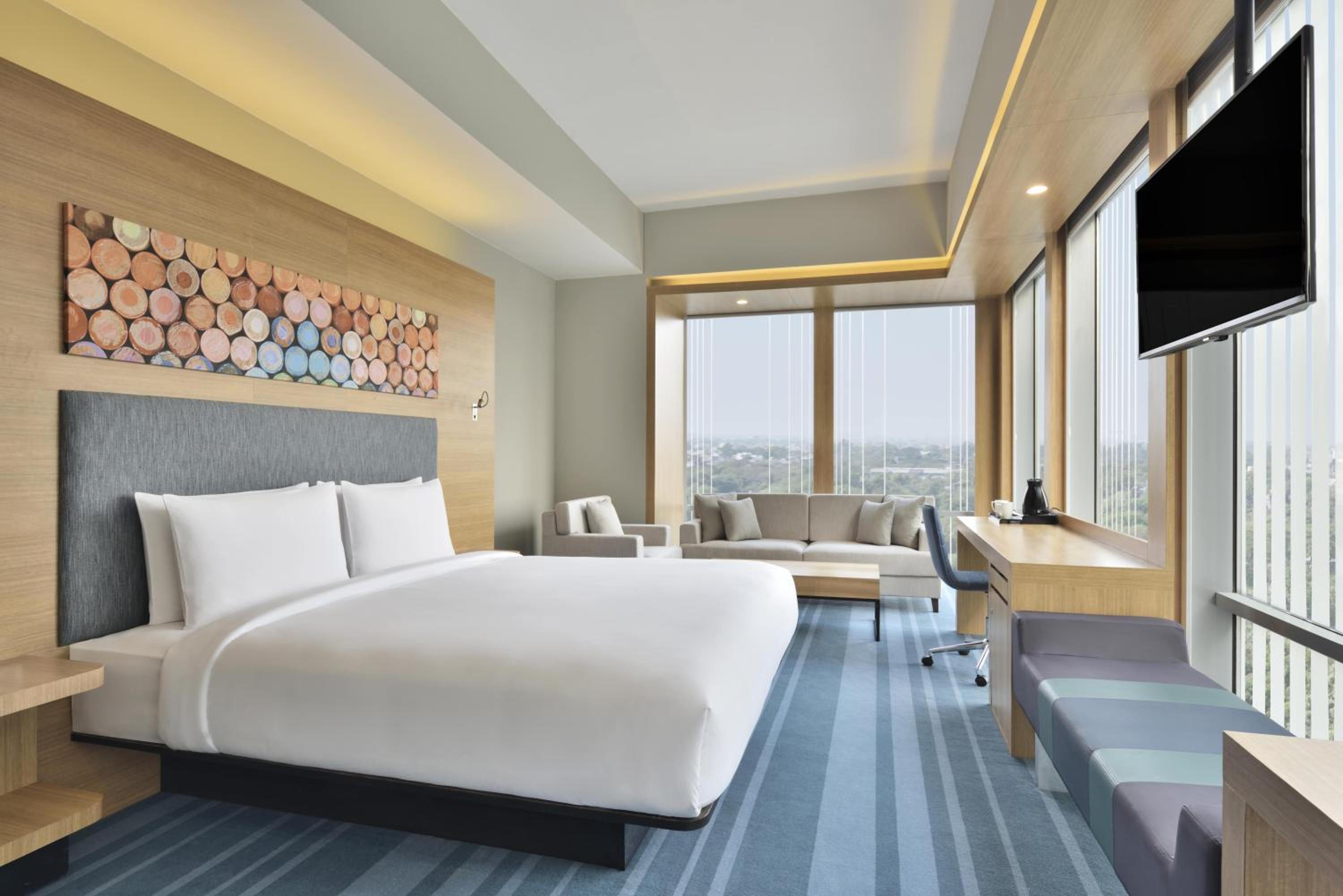 1 King Bed, City View, Studio:  20% discount on F&B and SPA
