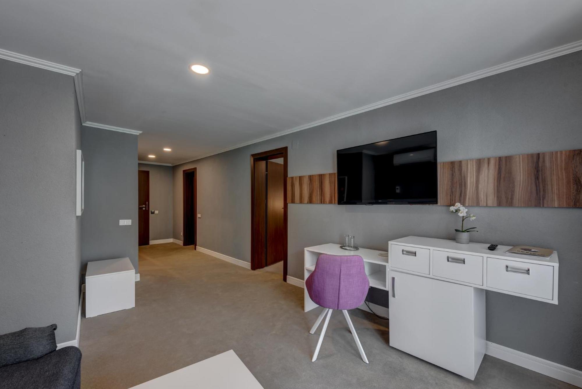 Apartment with Terrace photo 3