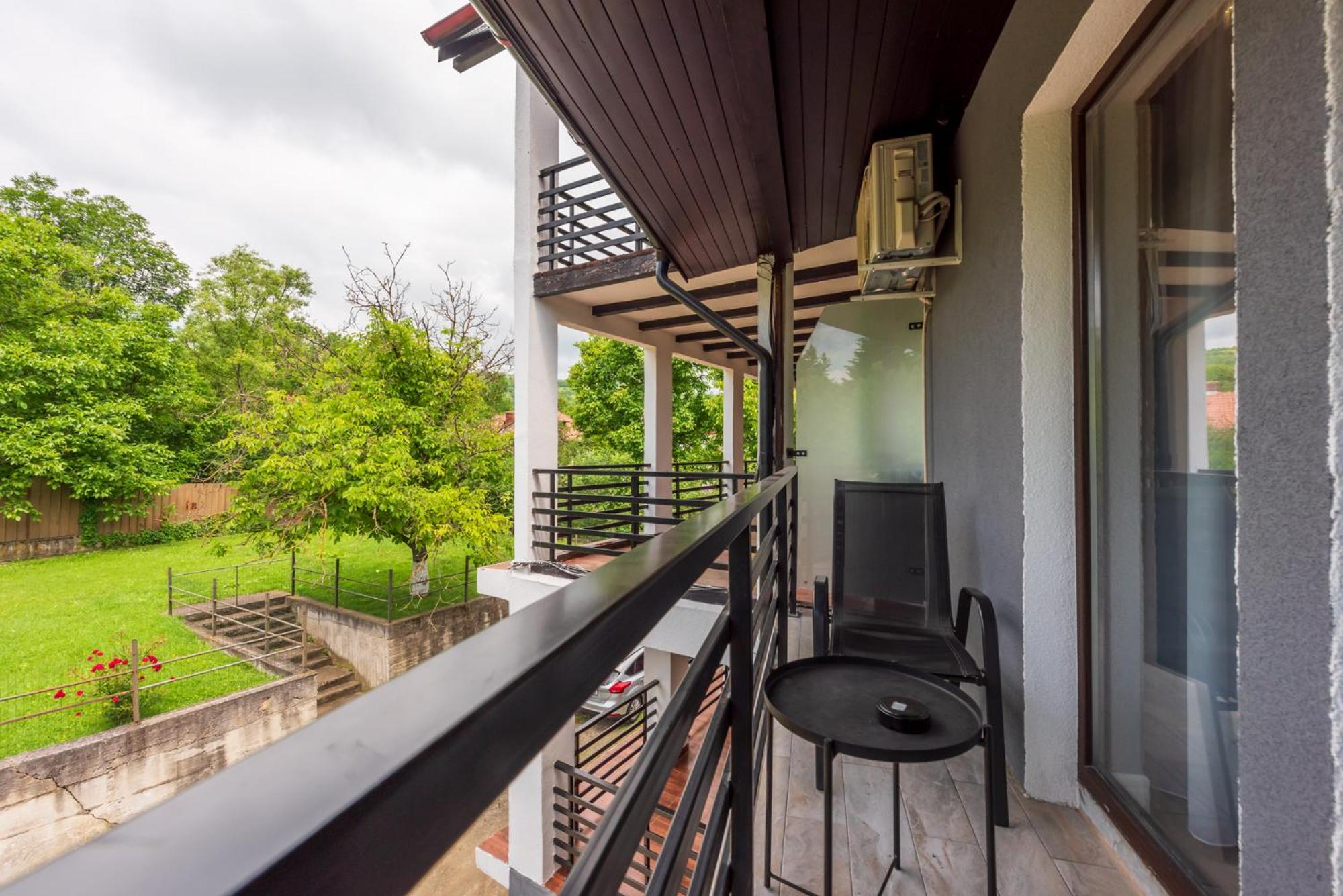 Deluxe Double Room with Balcony - Photo 6