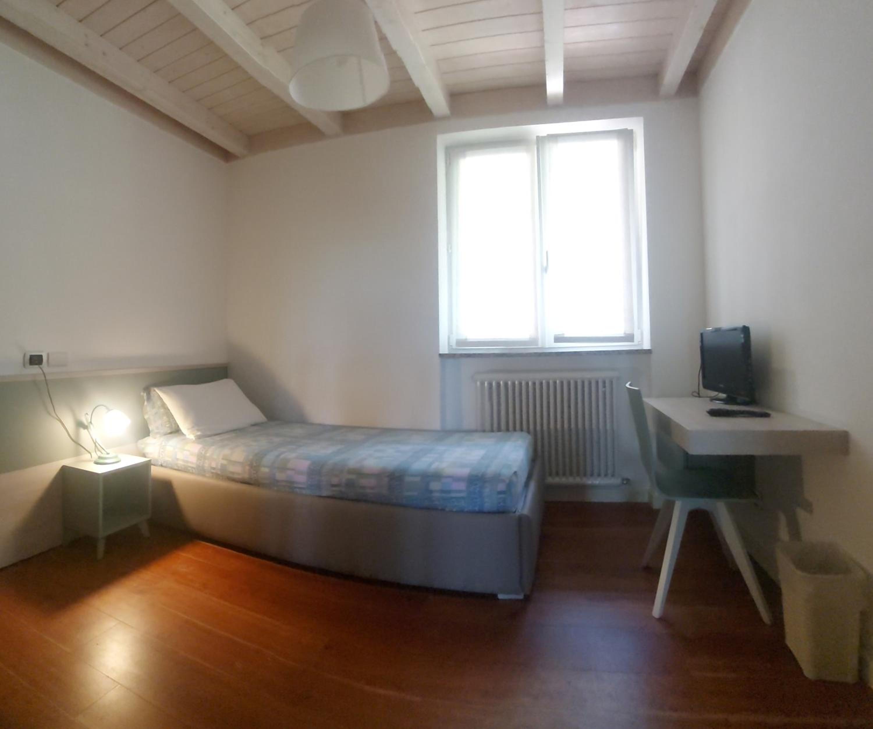 Standard Single Room with Shared Bathroom photo 2