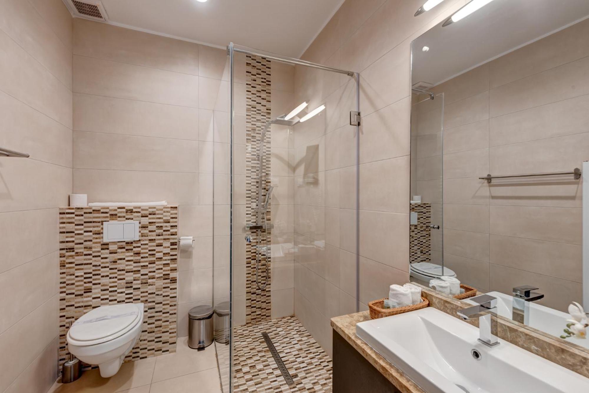 Large Double Room - Photo 3