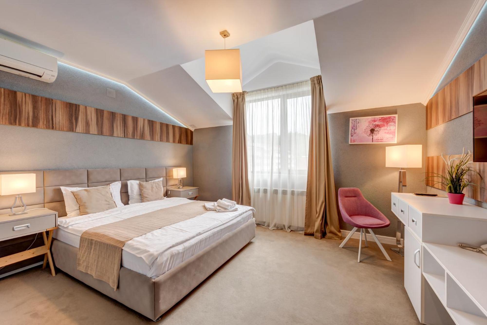 Large Double Room - Photo 5