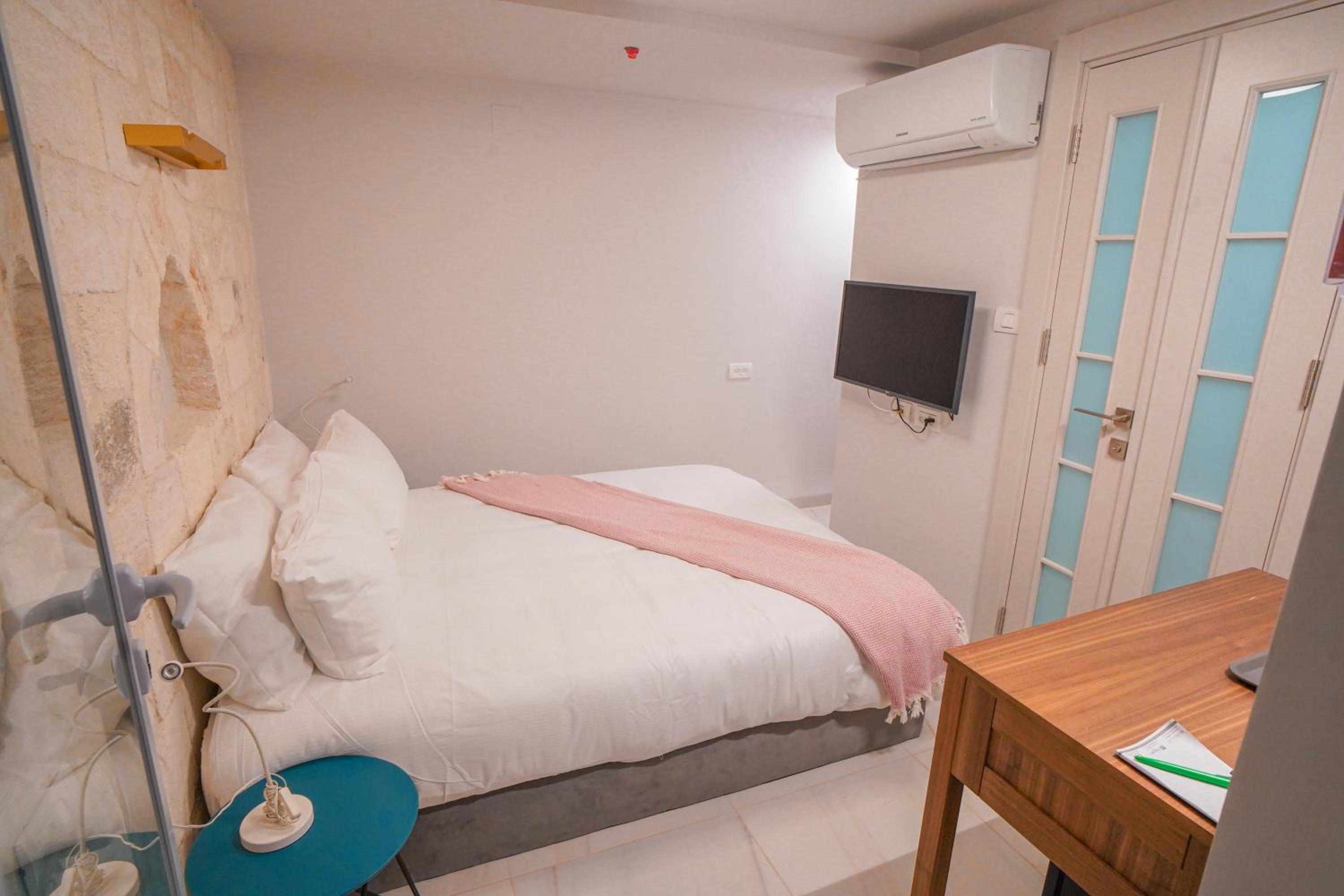 Budget Double Room photo 3