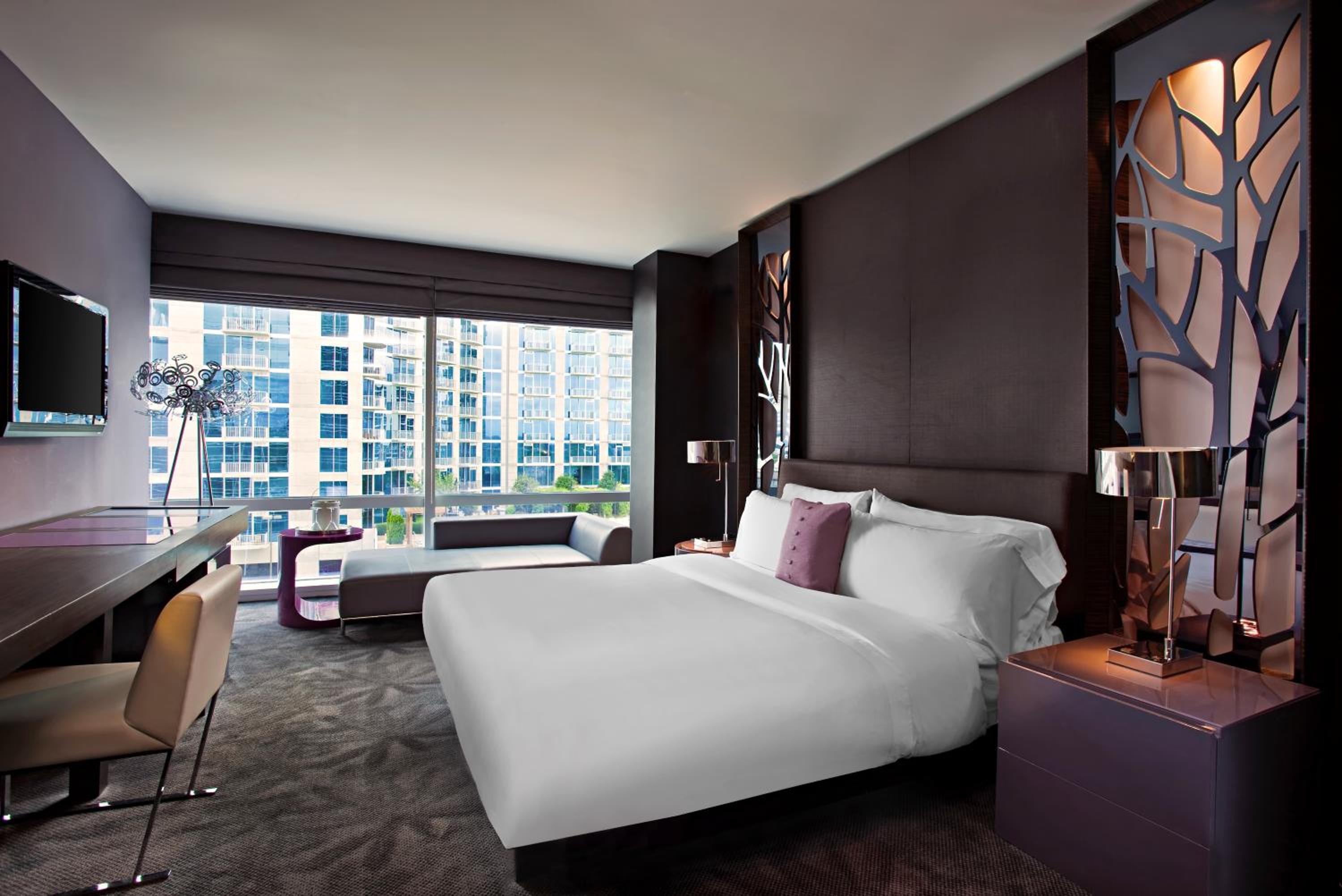Fabulous King Room with Transfer Shower - Mobility and Hearing Accessible