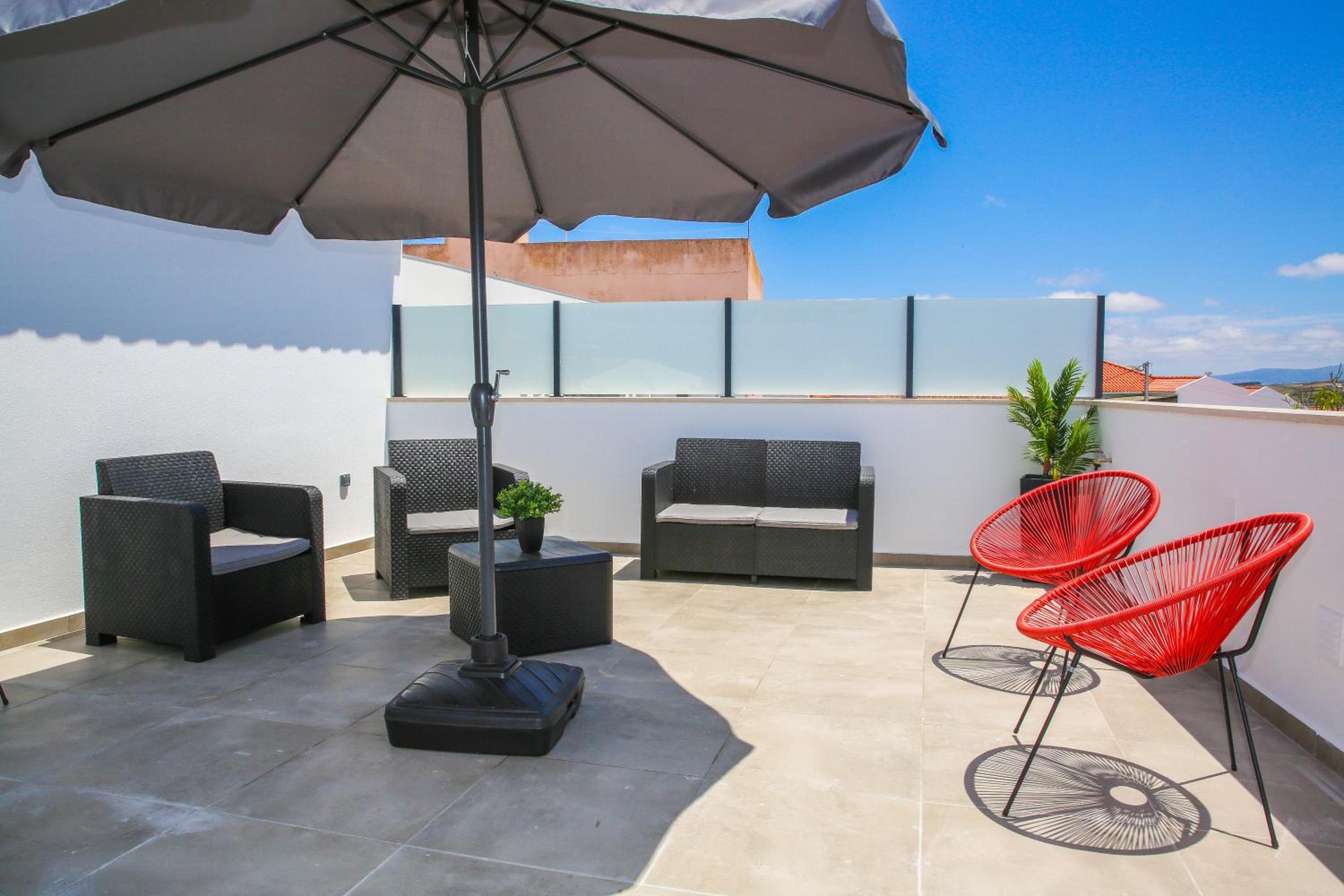 King Suite with Balcony - Photo 10