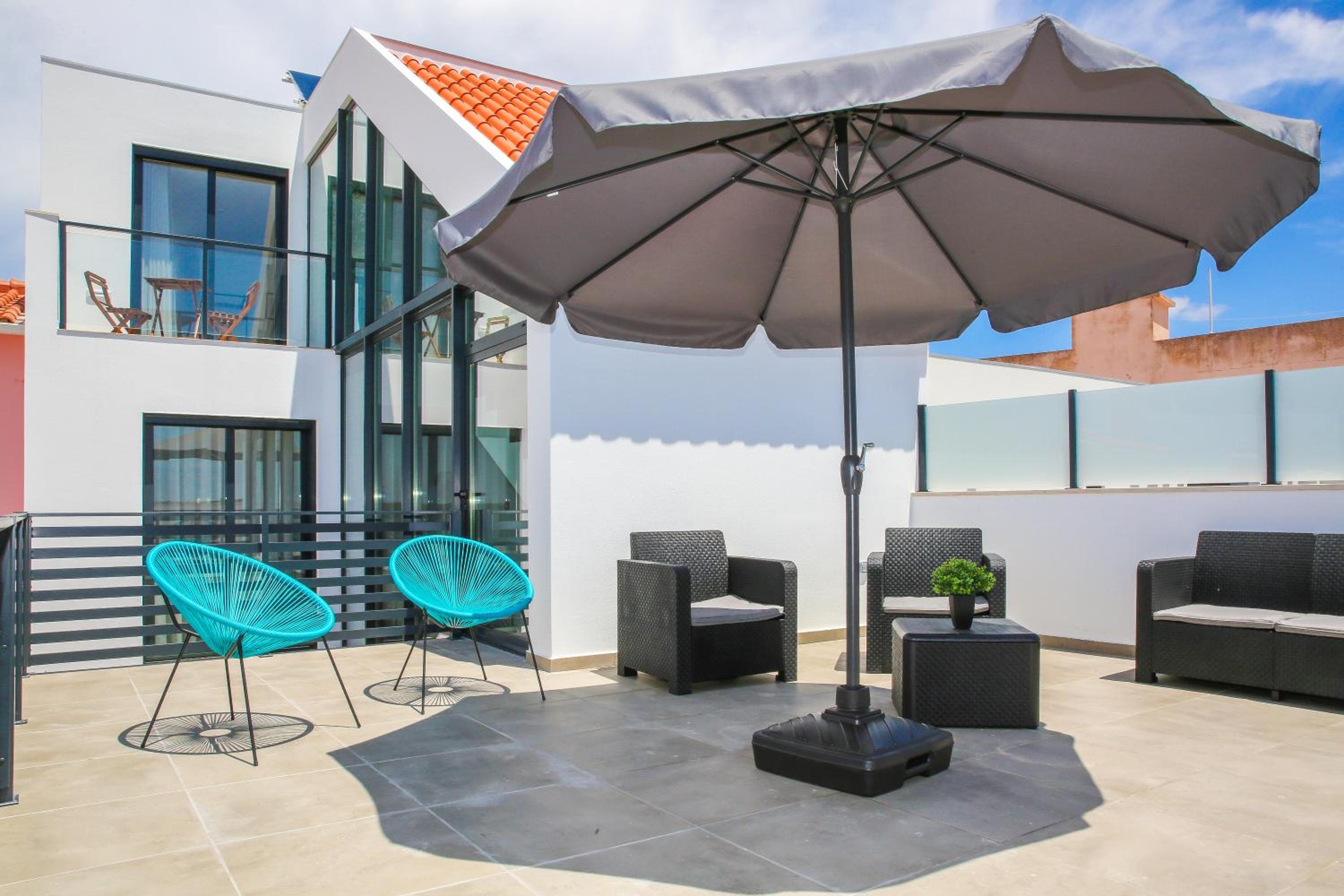 King Suite with Balcony - Photo 9