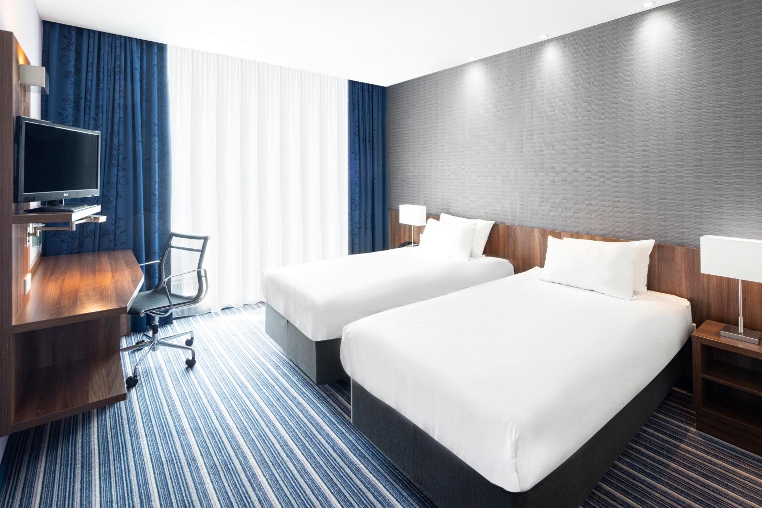 Standard Twin Room - Top Floor/Free Breakfast photo 1