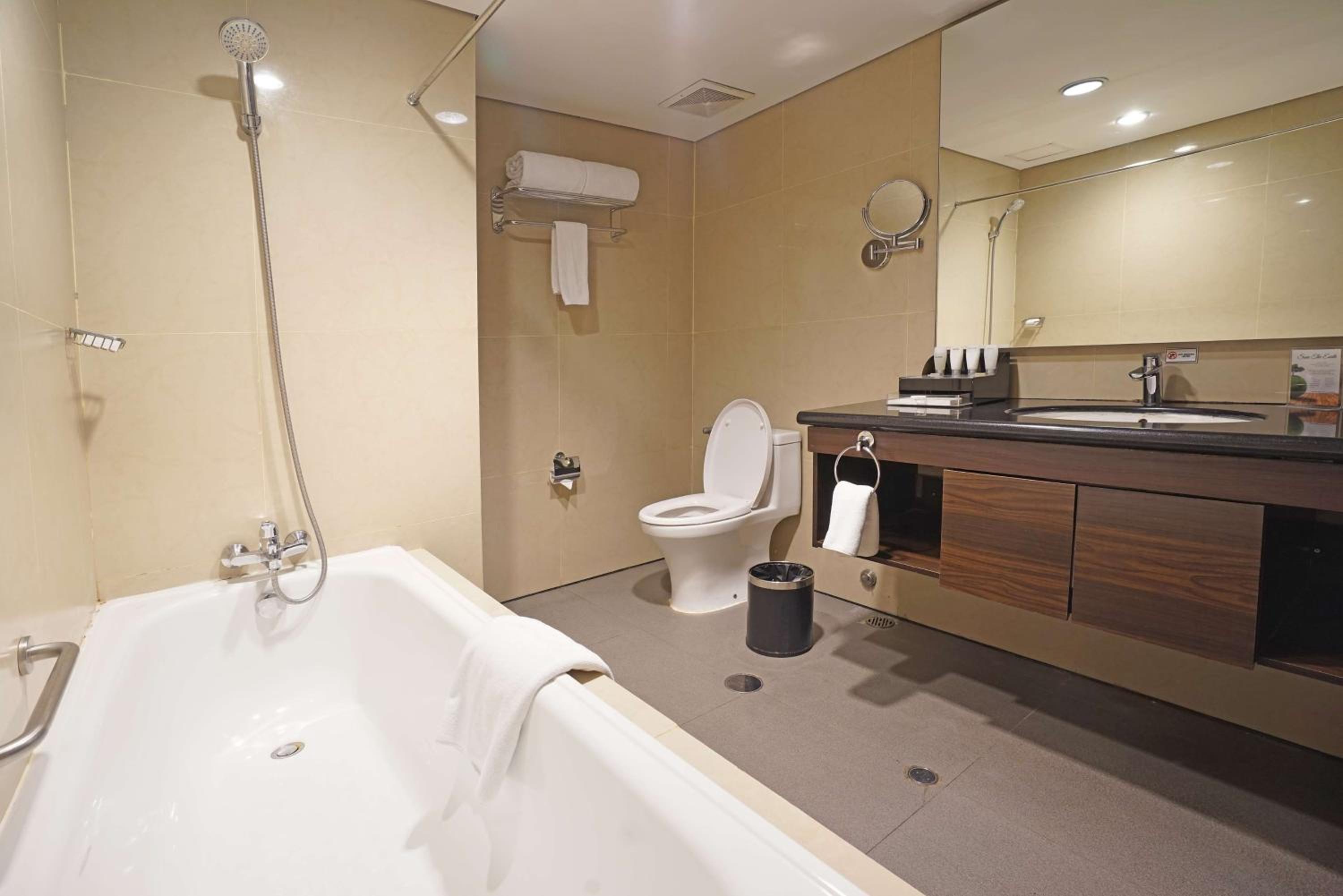 Double Suite - Corner Room/Non-Smoking photo 3