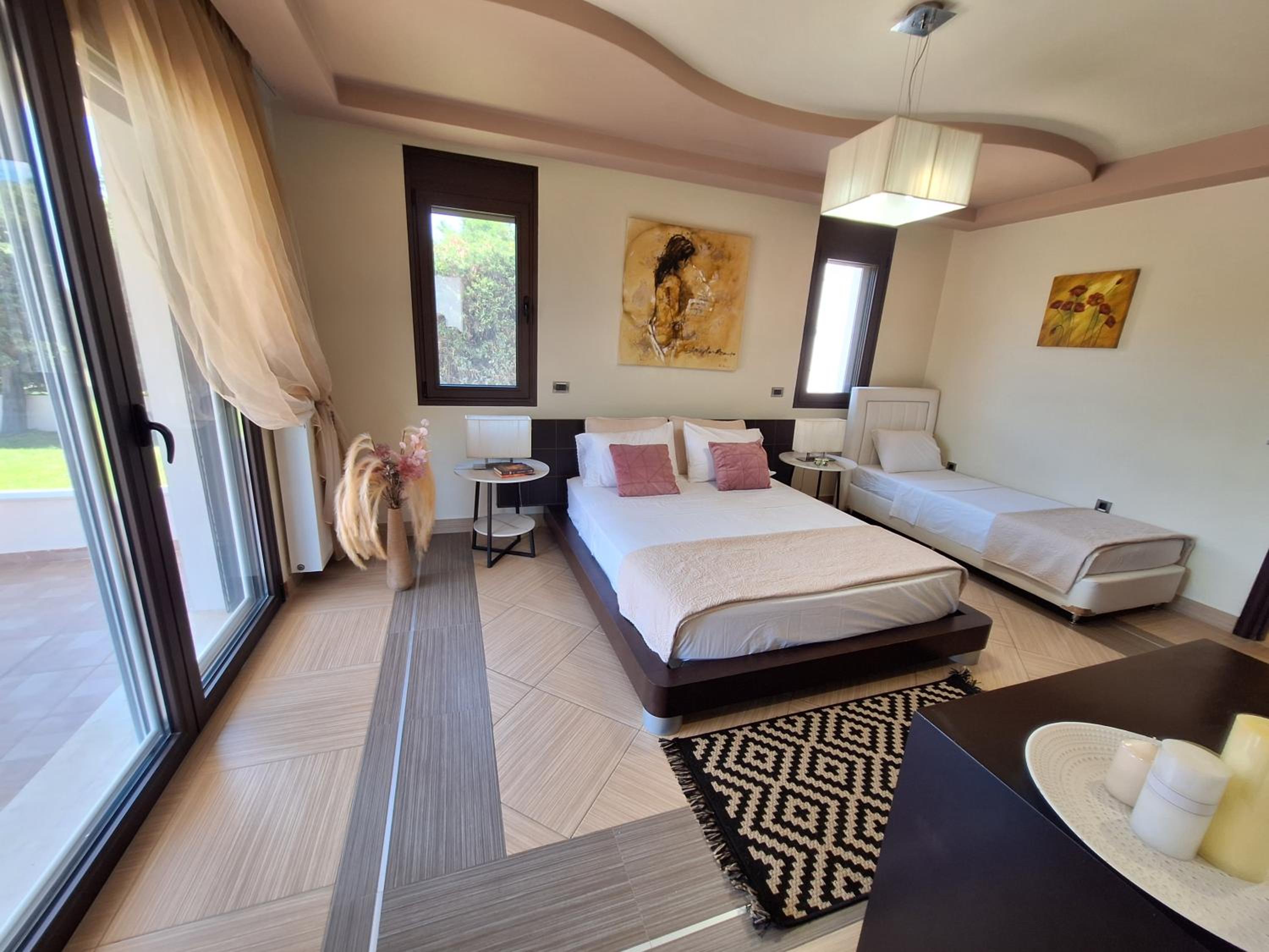 Four-Bedroom House photo 1