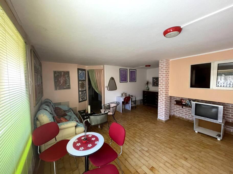 Two-Bedroom House photo 2