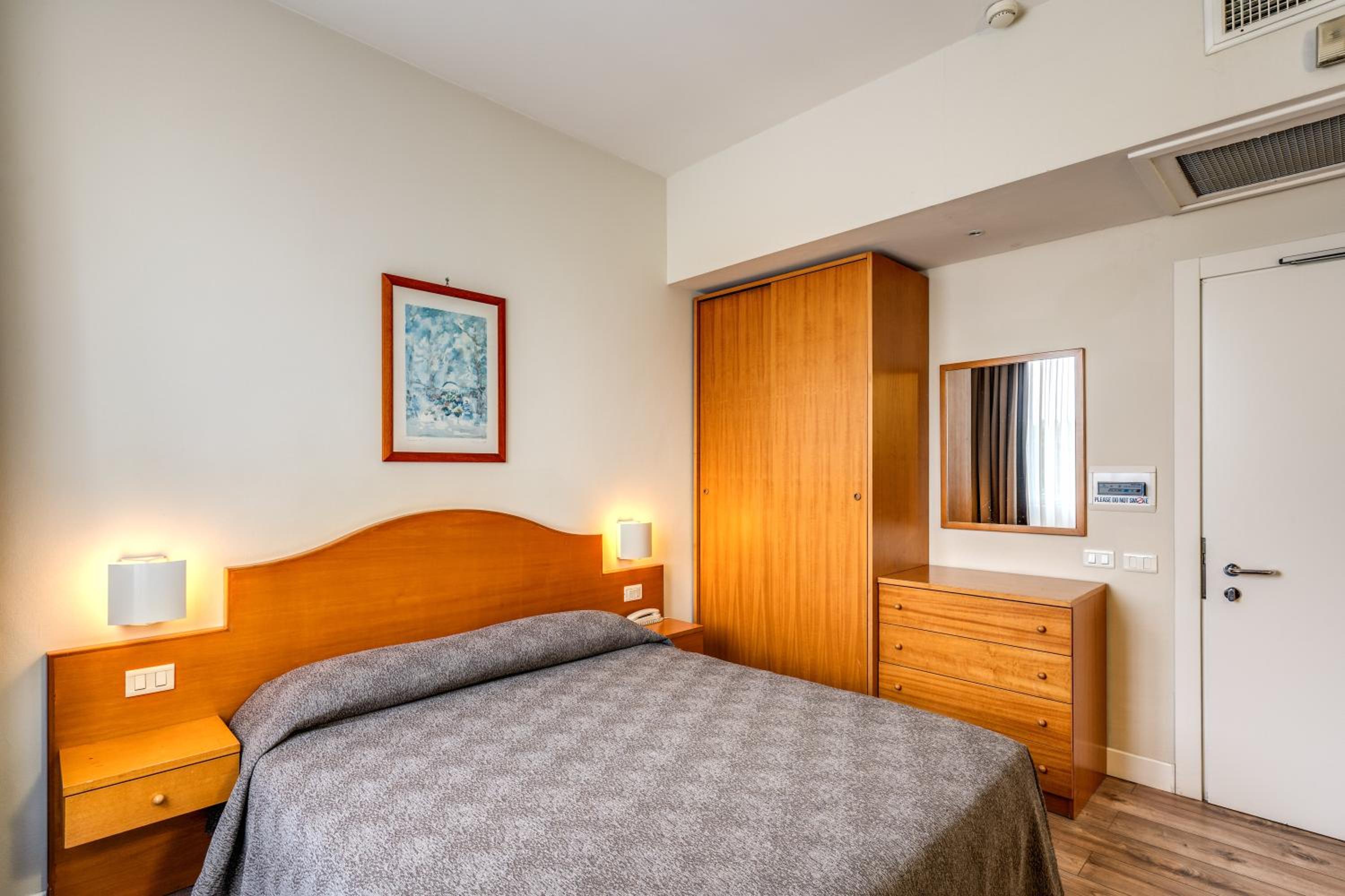Standard Double or Twin Room - Photo 2