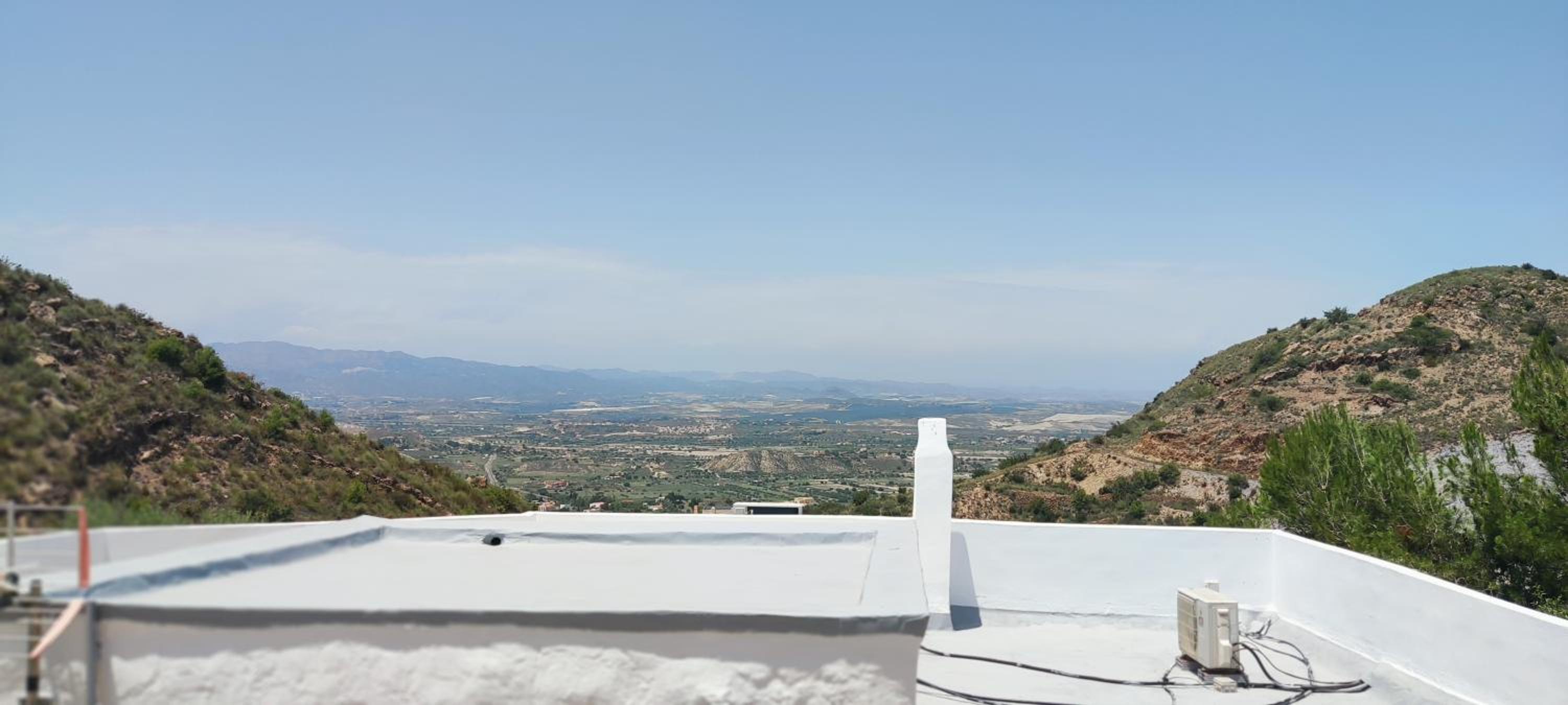 Apartment with Mountain View - Photo 5