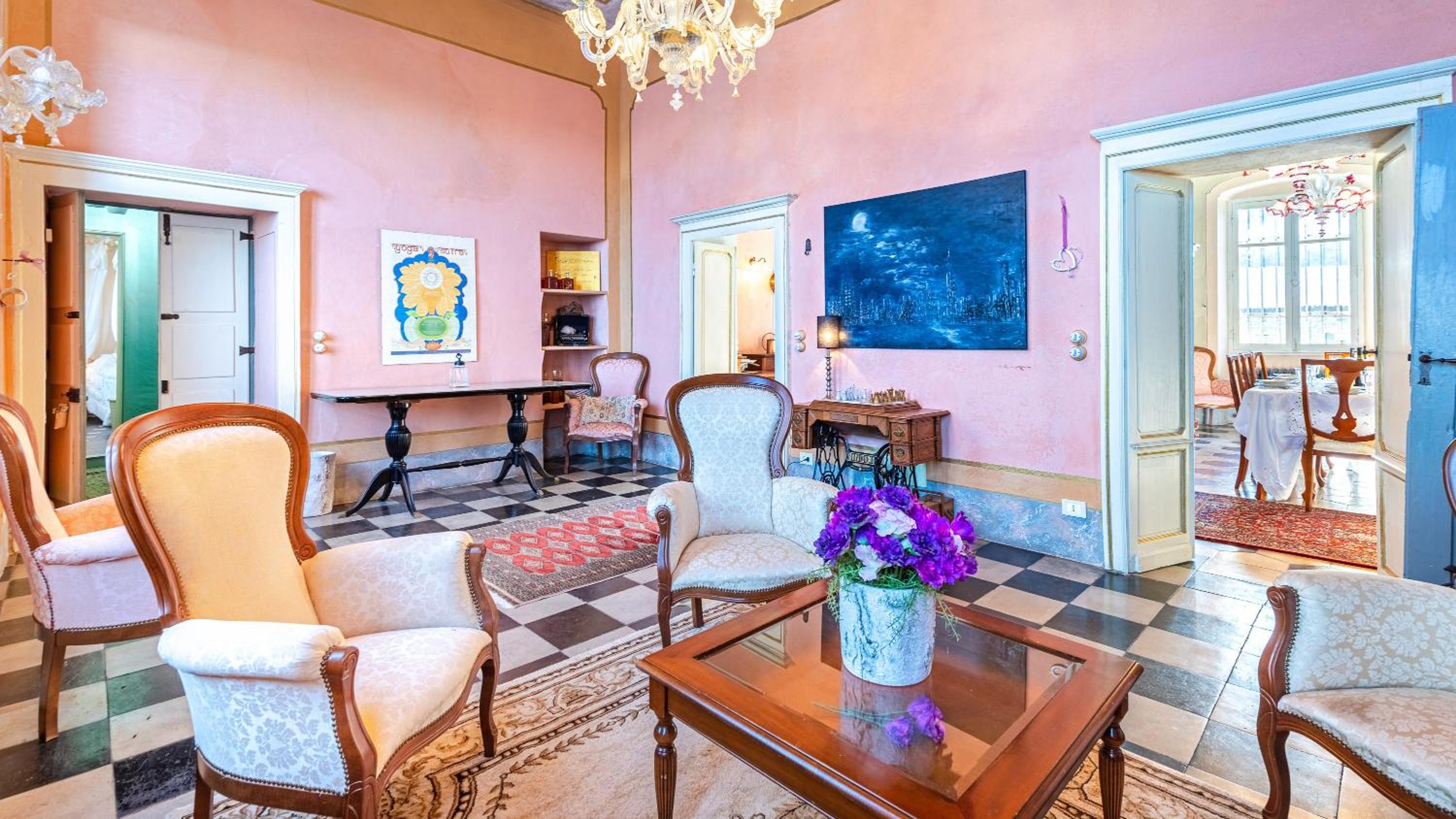 Seven-Bedroom Villa photo 1