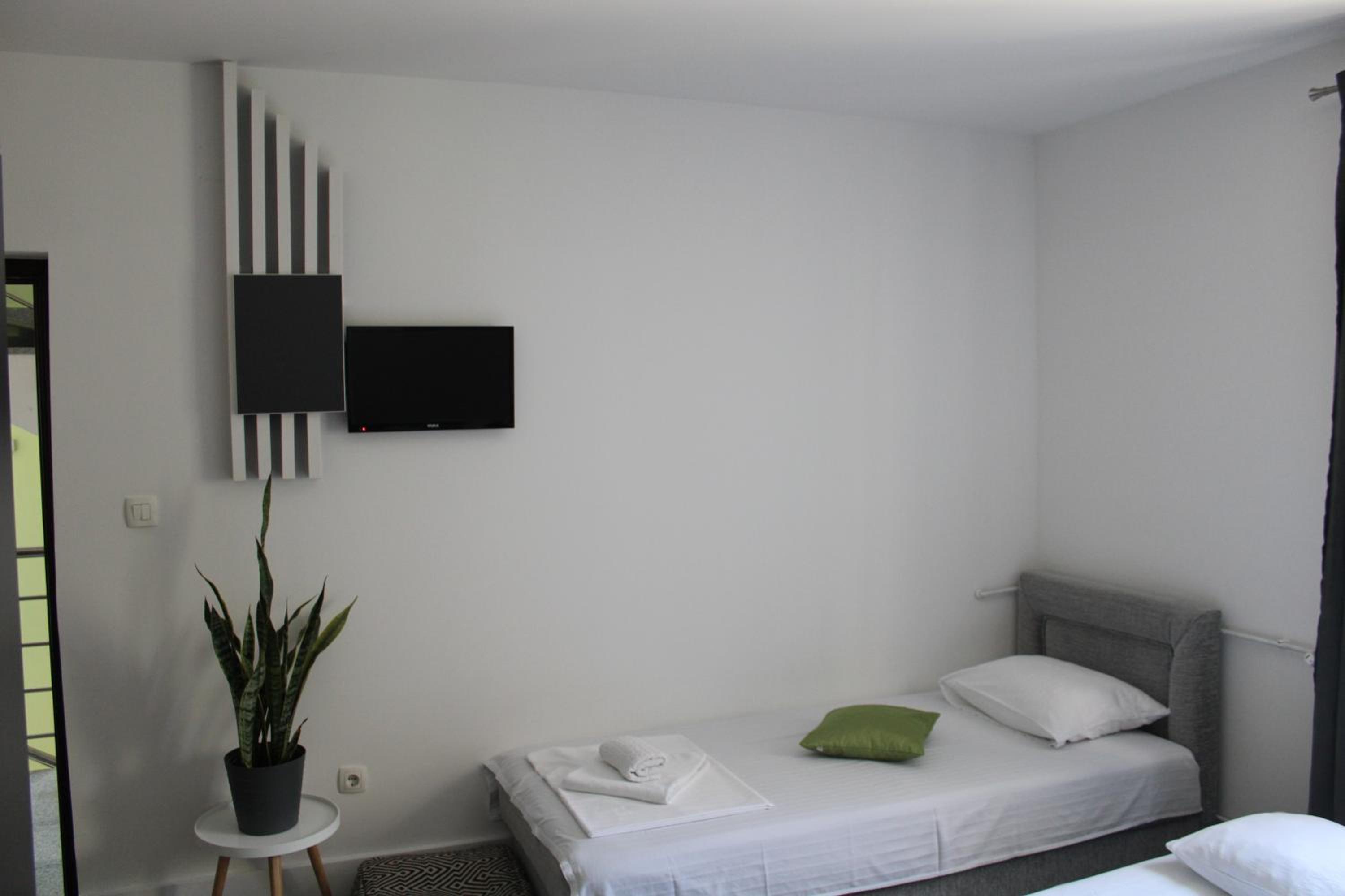 Studio (3 Adults + 1 Child)
