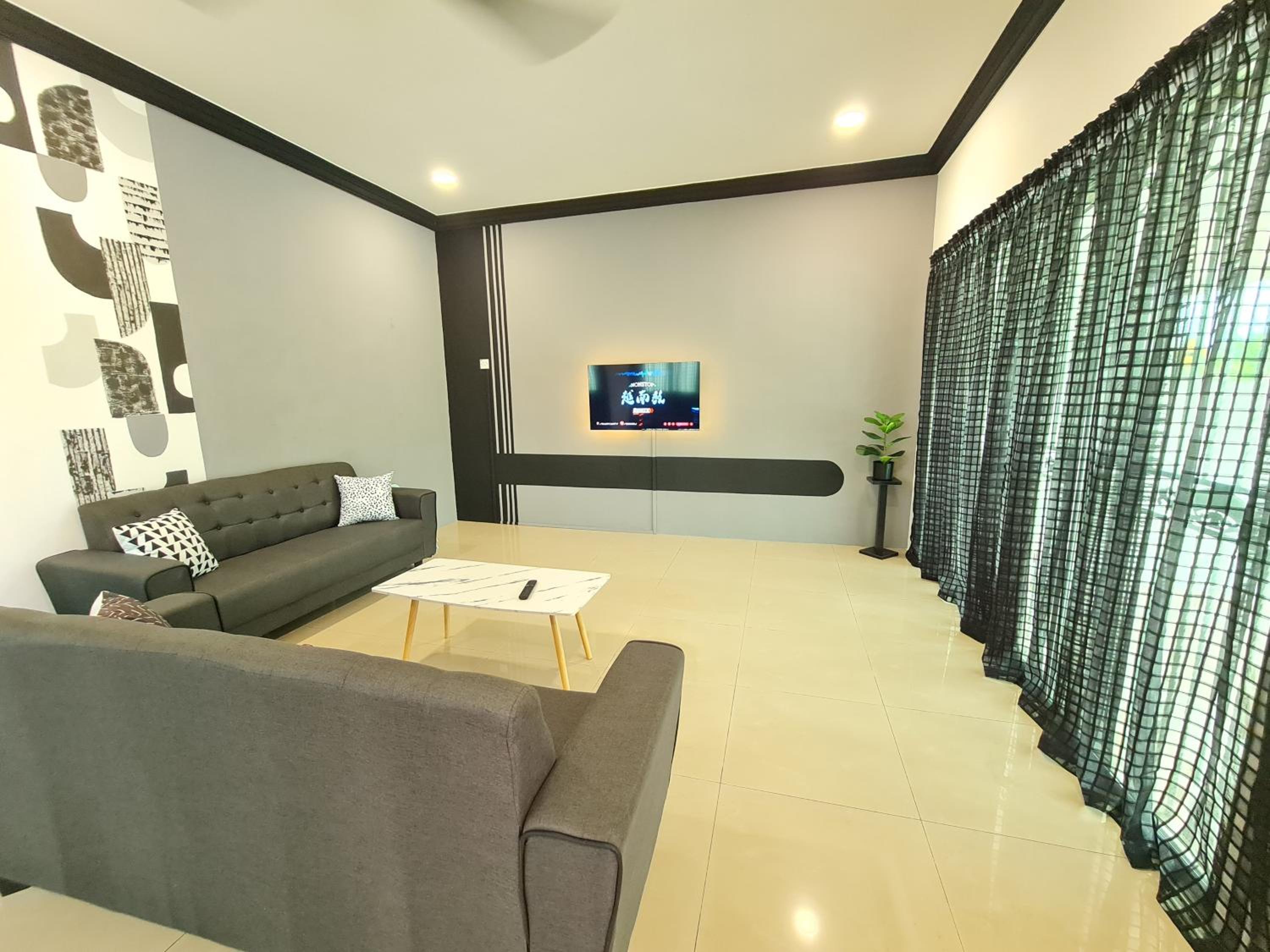 Four-Bedroom House photo 2
