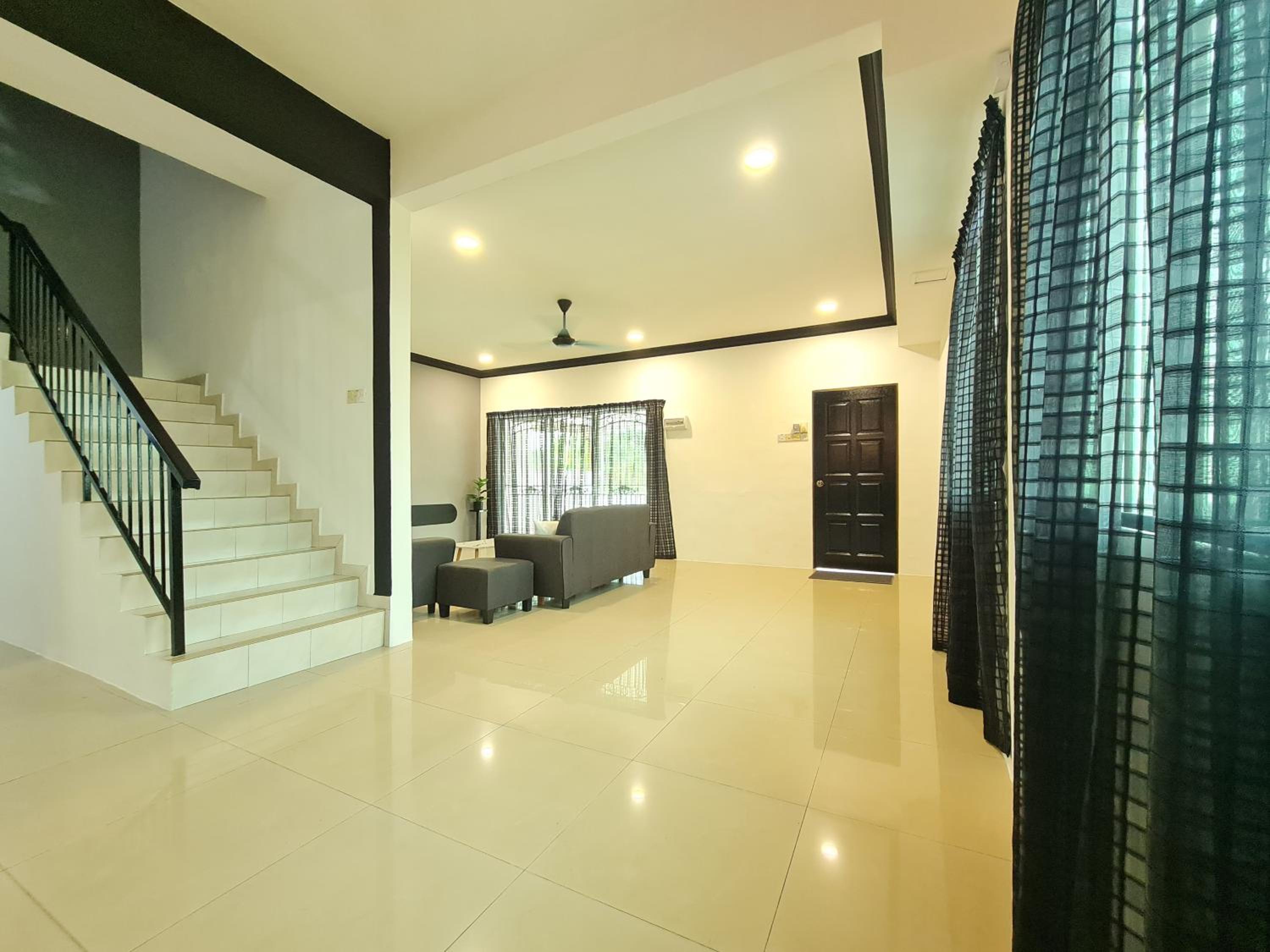 Four-Bedroom House photo 3