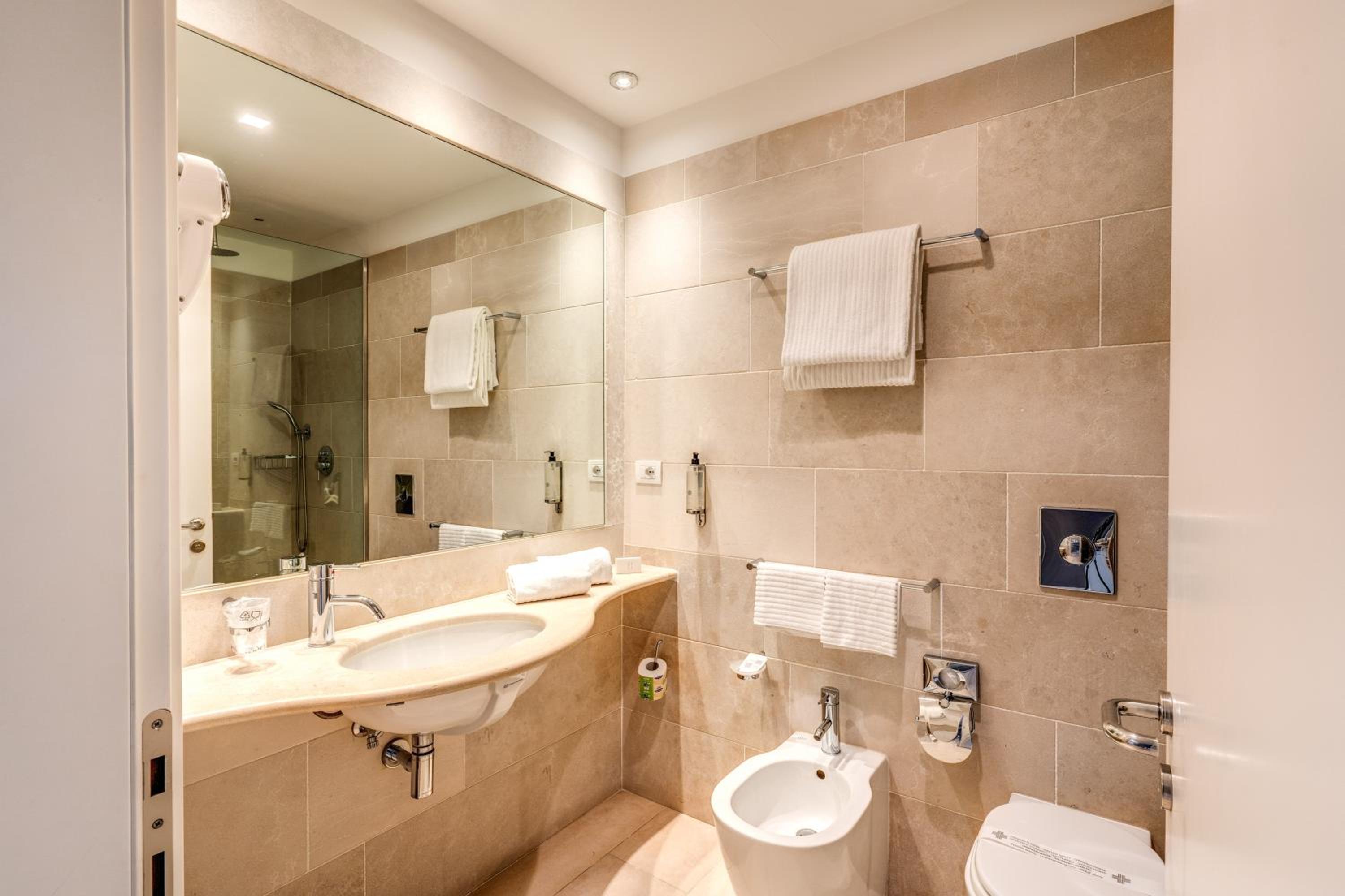Deluxe Double or Twin Room with Terrace - Photo 5