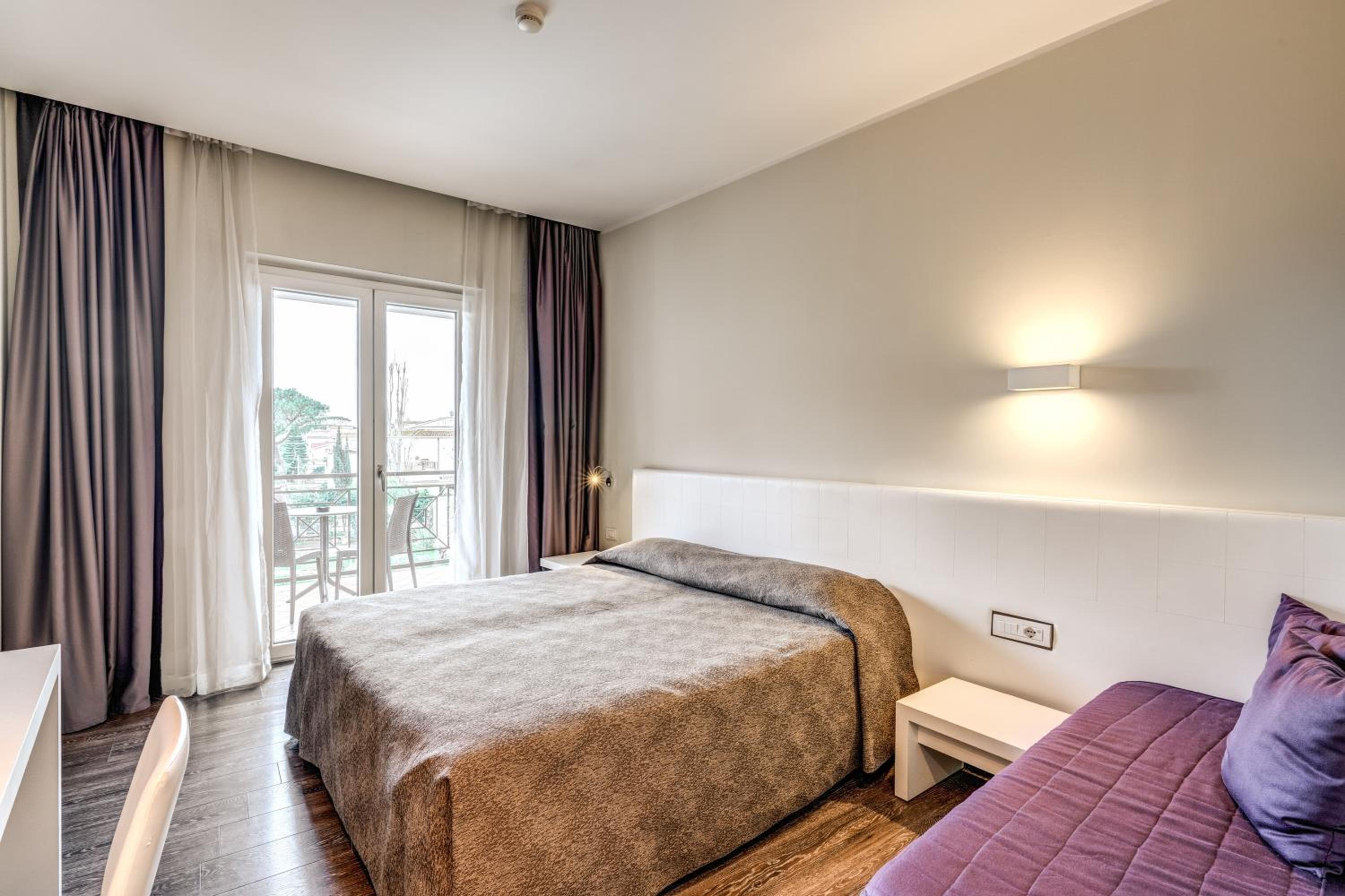 Deluxe Double or Twin Room with Terrace - Photo 1