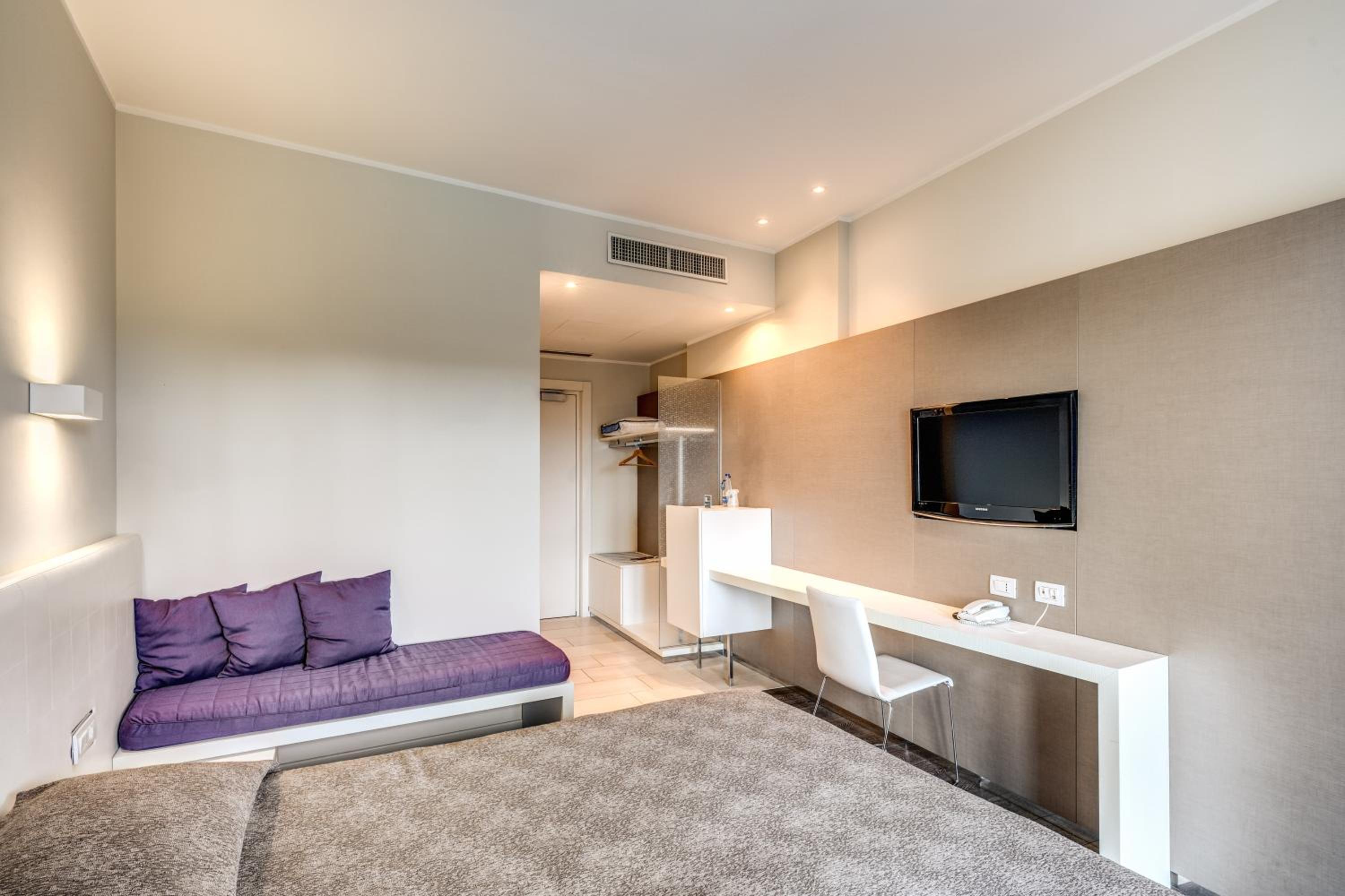 Deluxe Double or Twin Room with Terrace - Photo 2