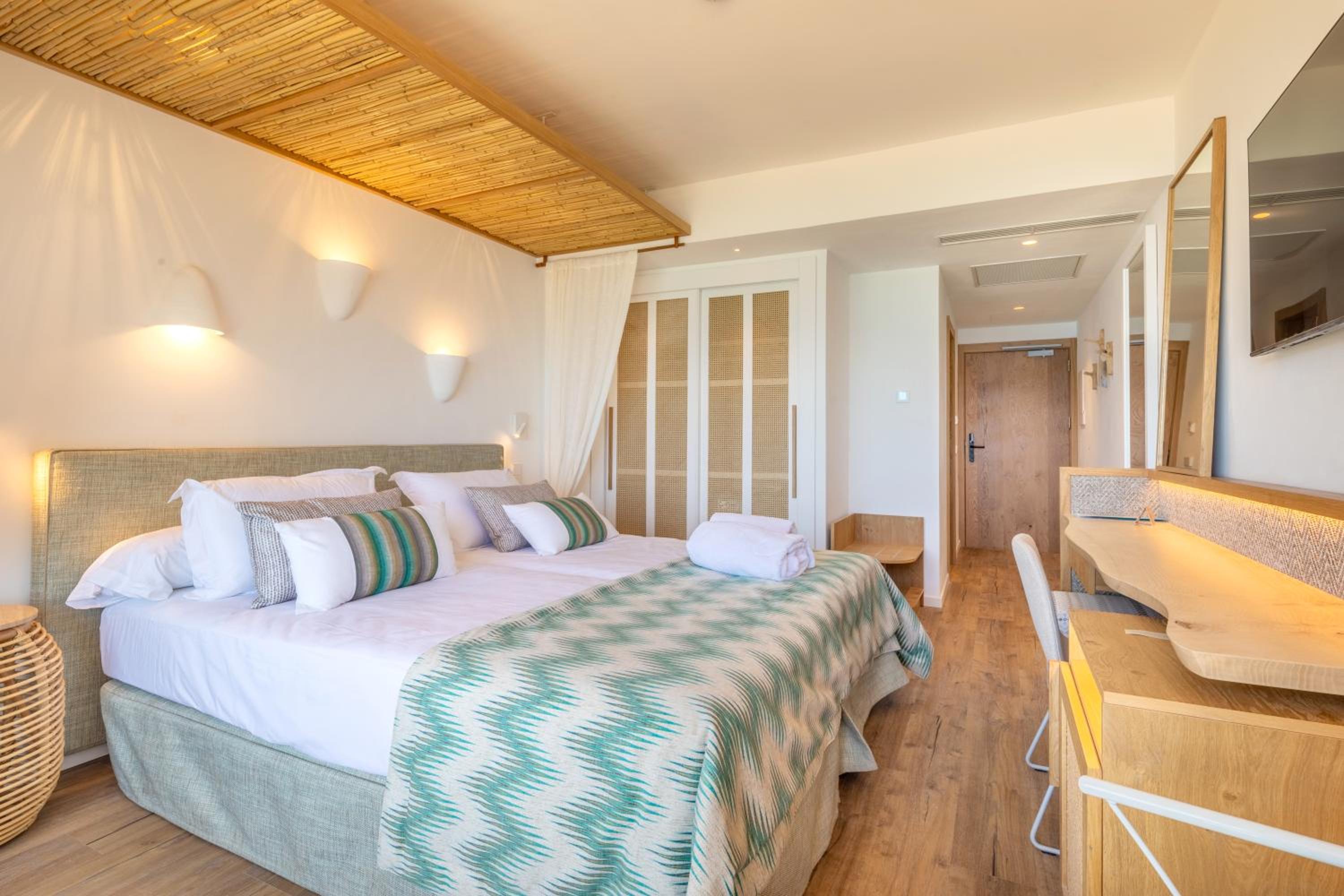 Double Room with Sea View  - Photo 2