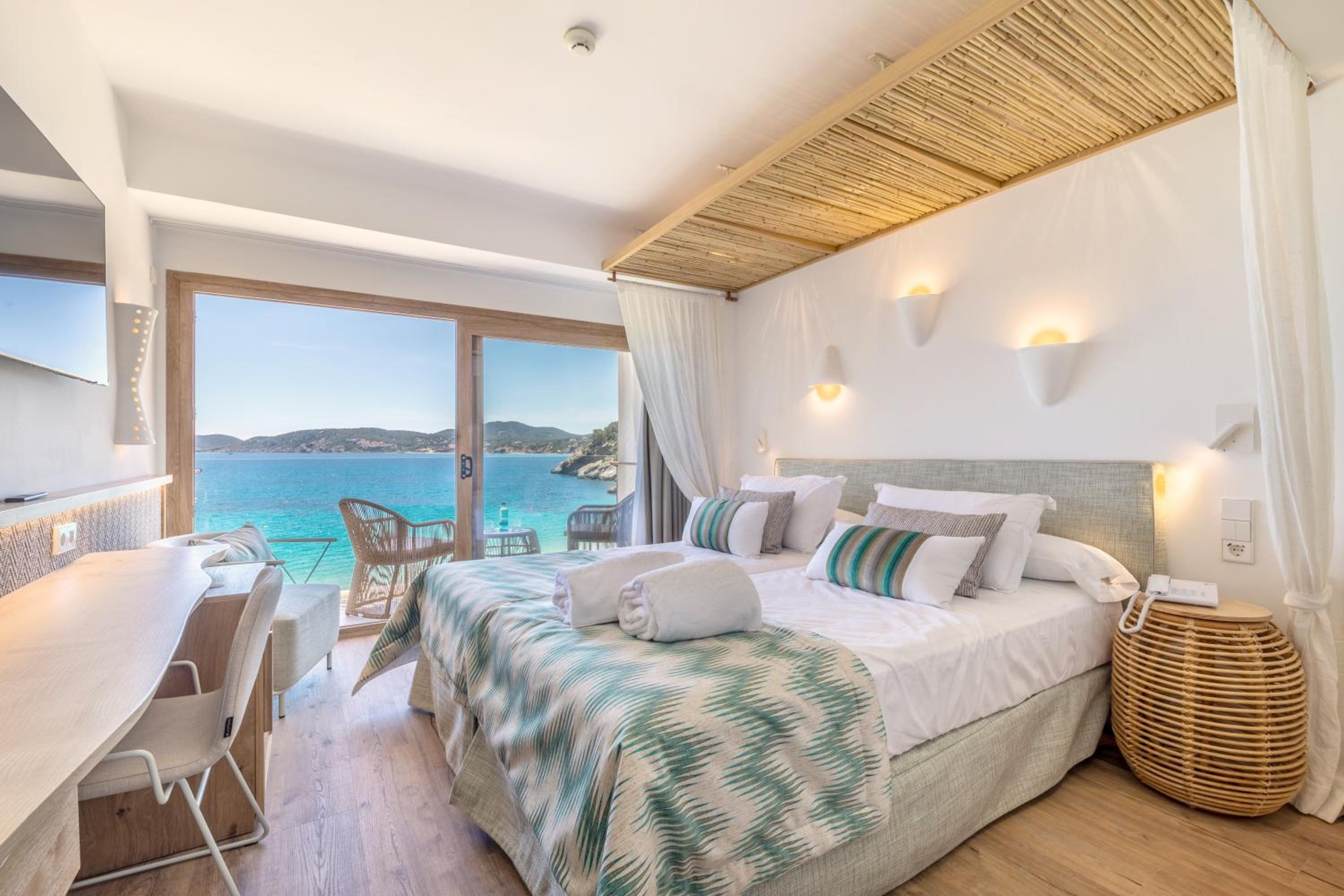 Double Room with Sea View (1 Adult)