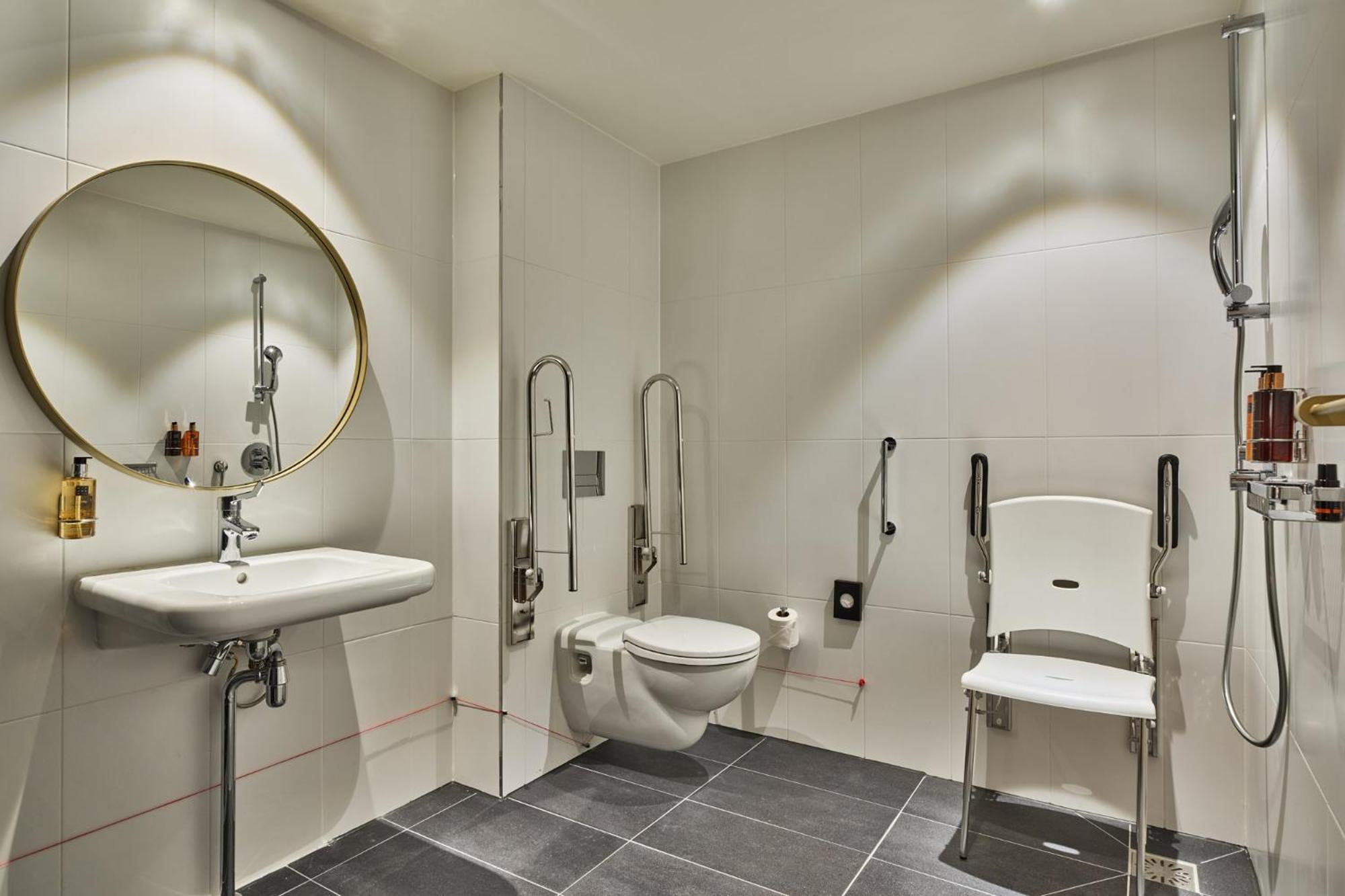 Studio Queen Suite - Disability Access photo 3
