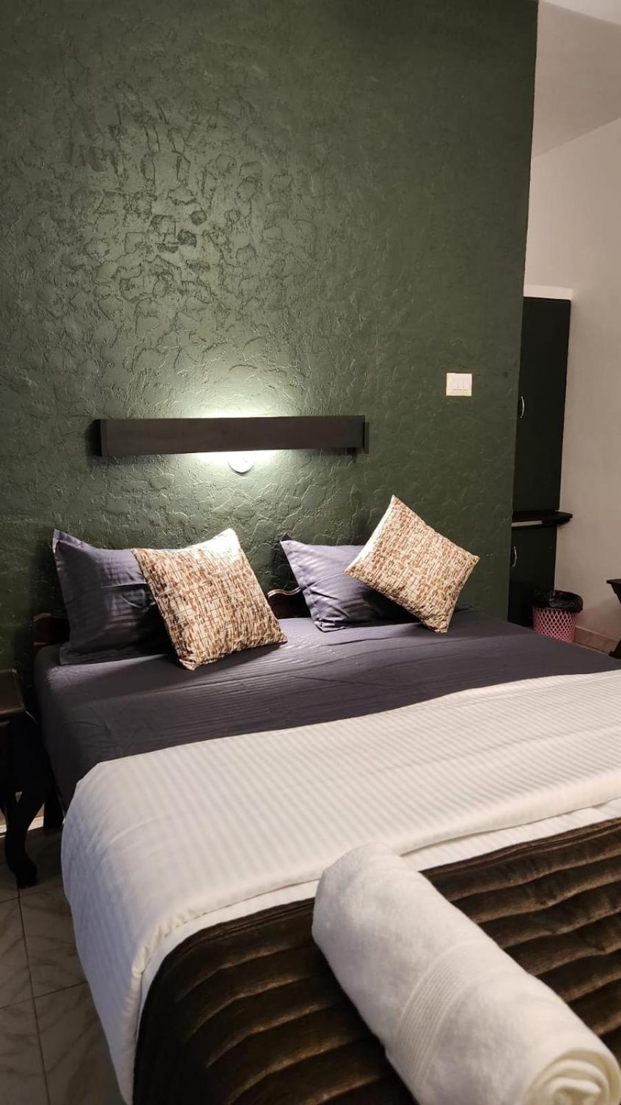 Deluxe Double Room with Sea View - Photo 10