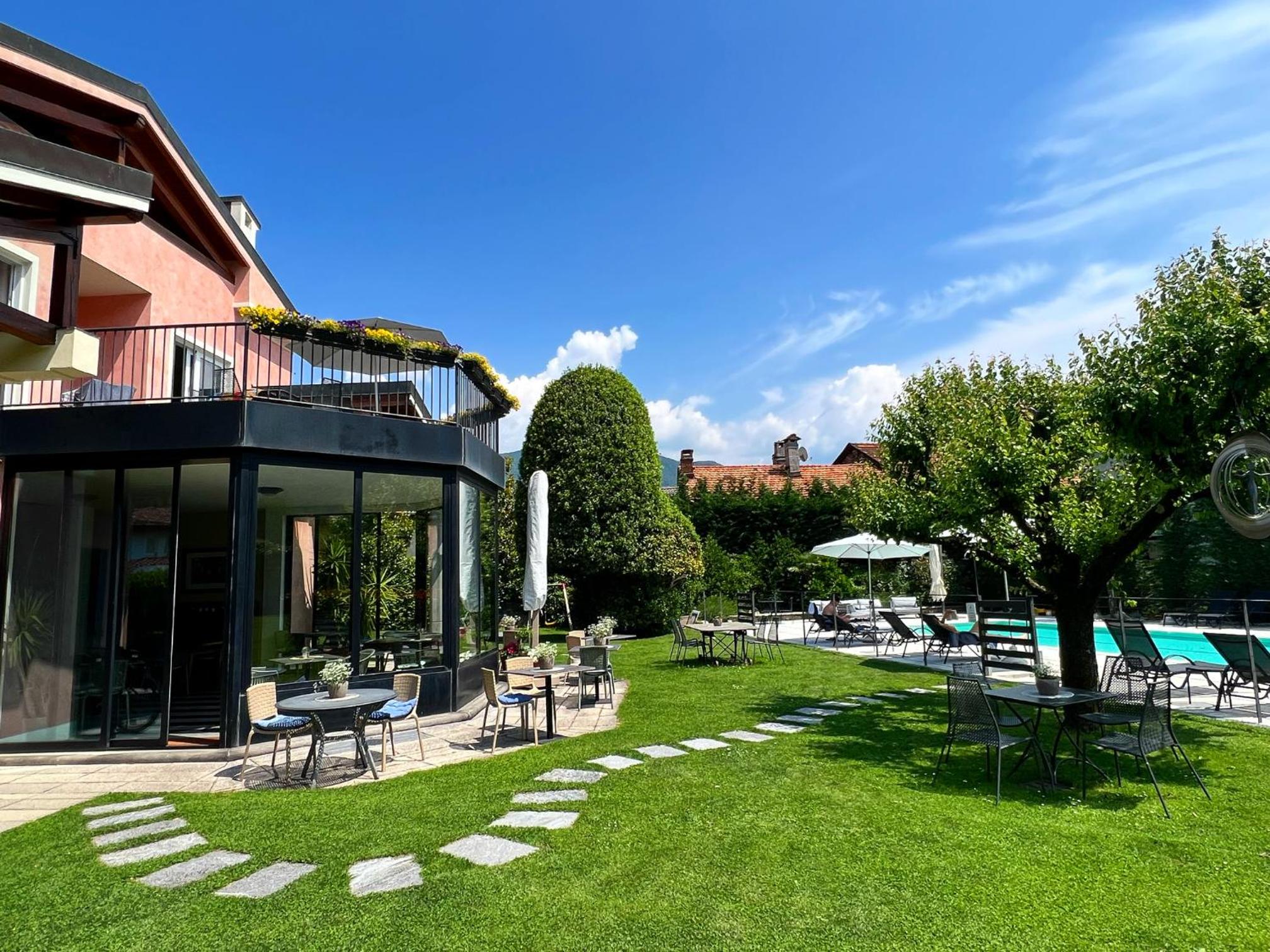 Double Room with Pool View photo 3