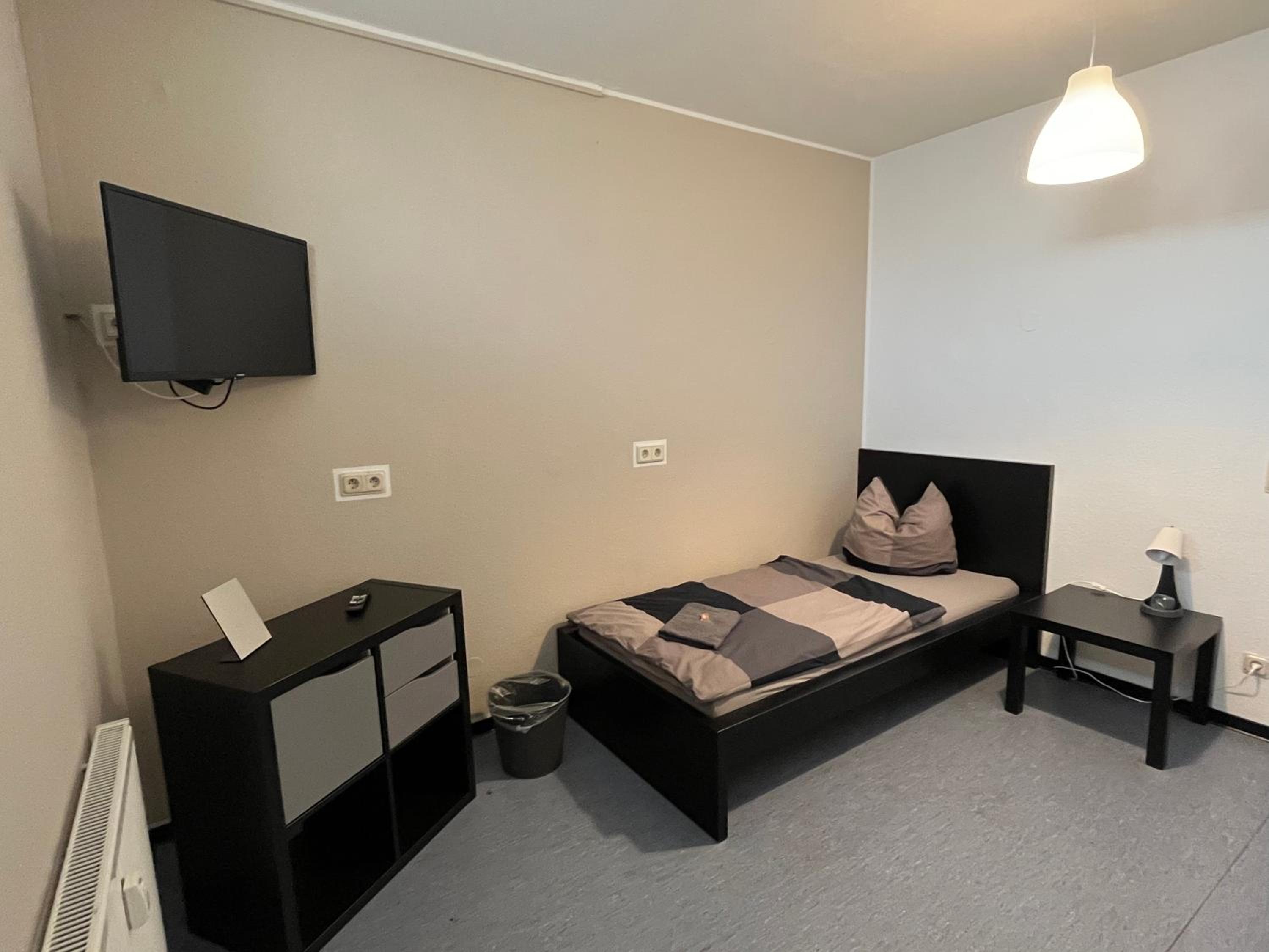 Single Room with Shared Shower and Toilet photo 1