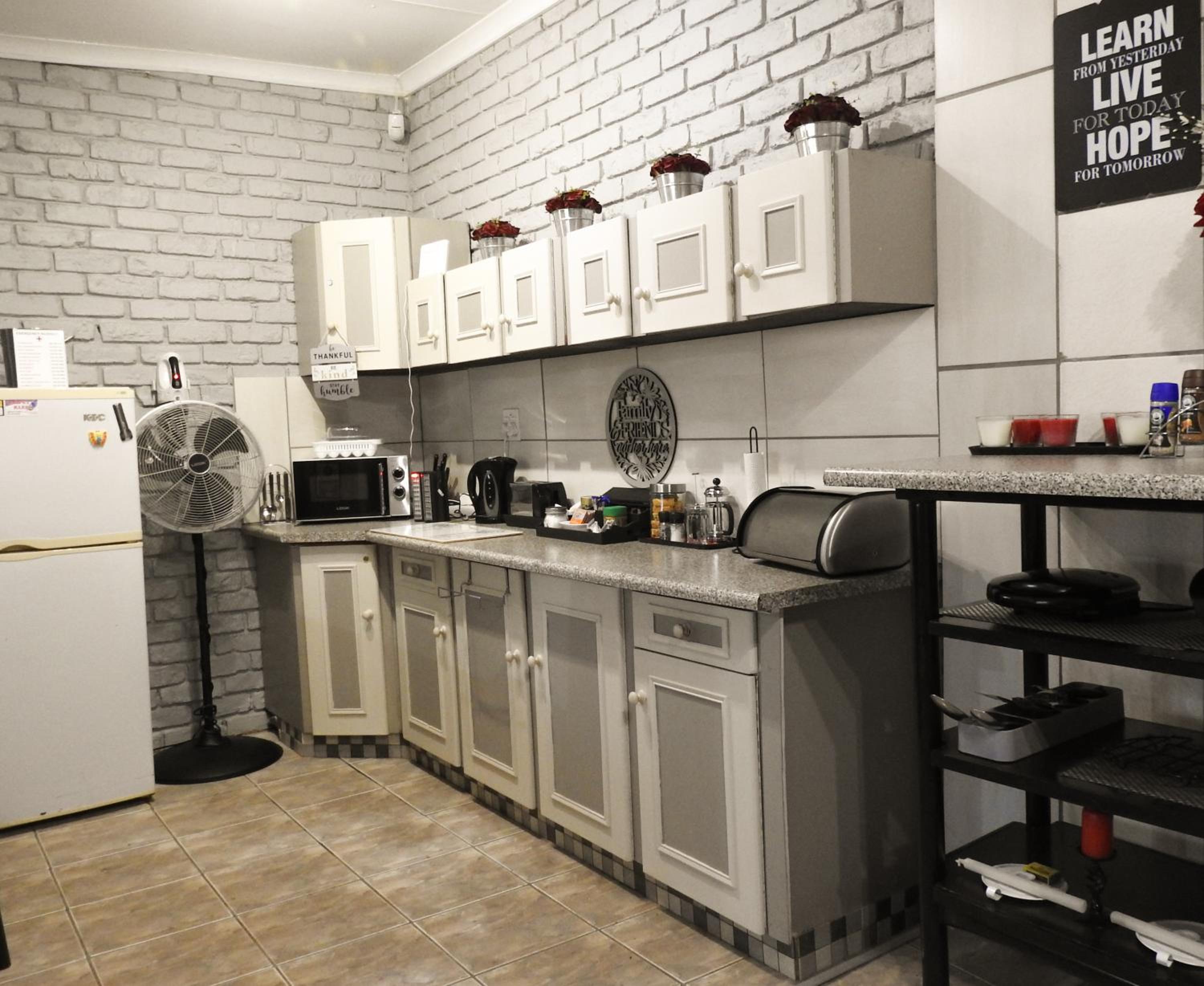 One-Bedroom Apartment - Photo 90