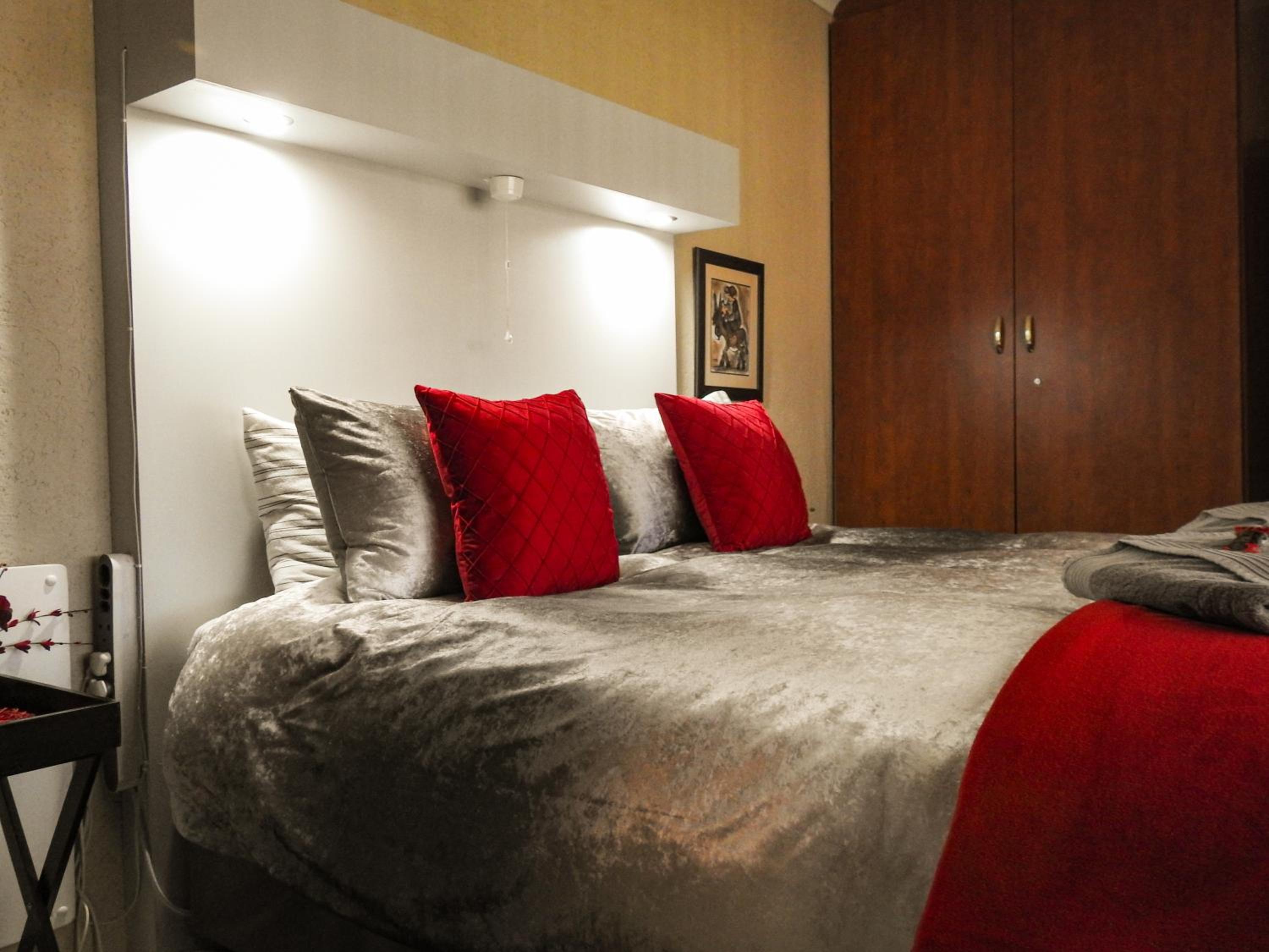 One-Bedroom Apartment - Photo 32