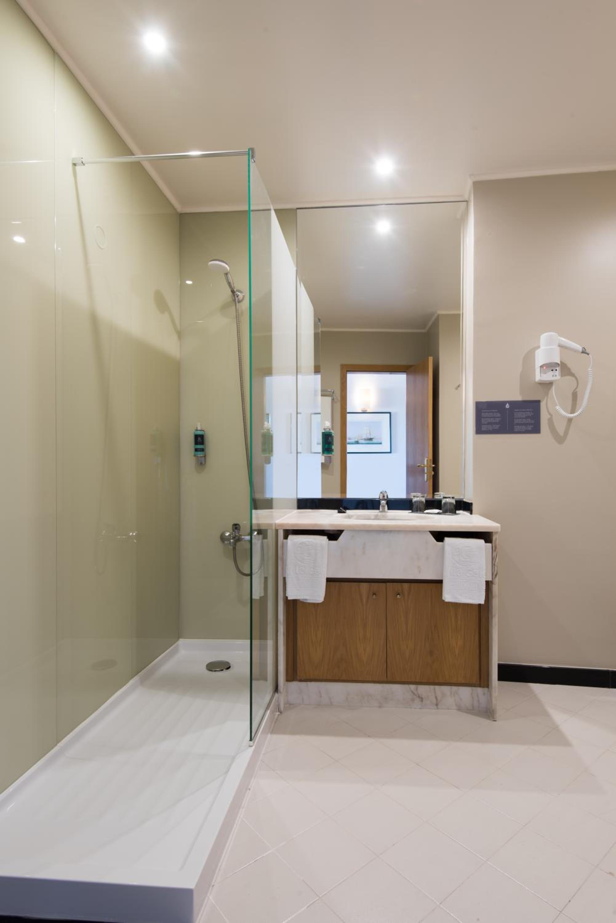 Twin Room - Photo 7