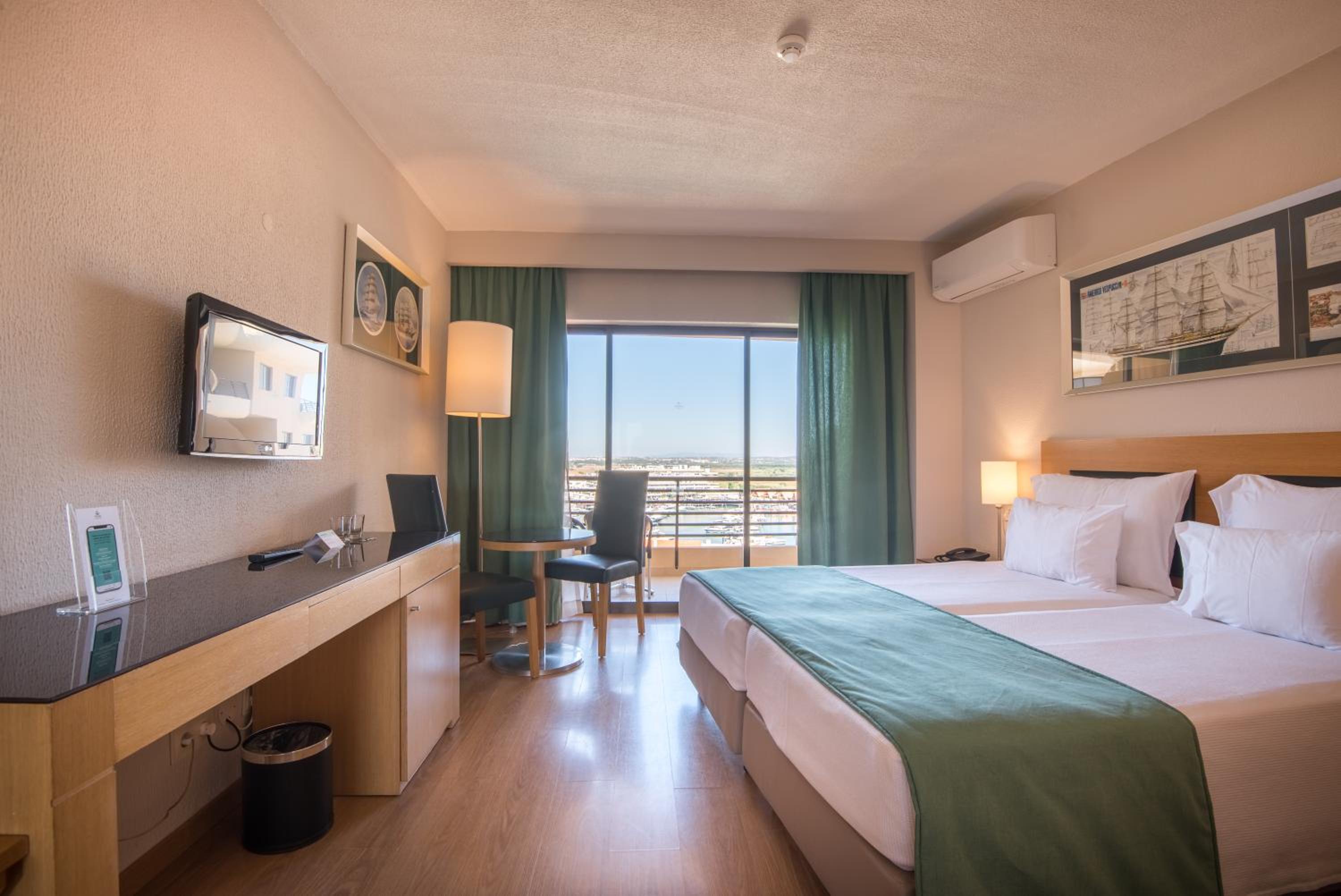 Twin Room - Photo 2