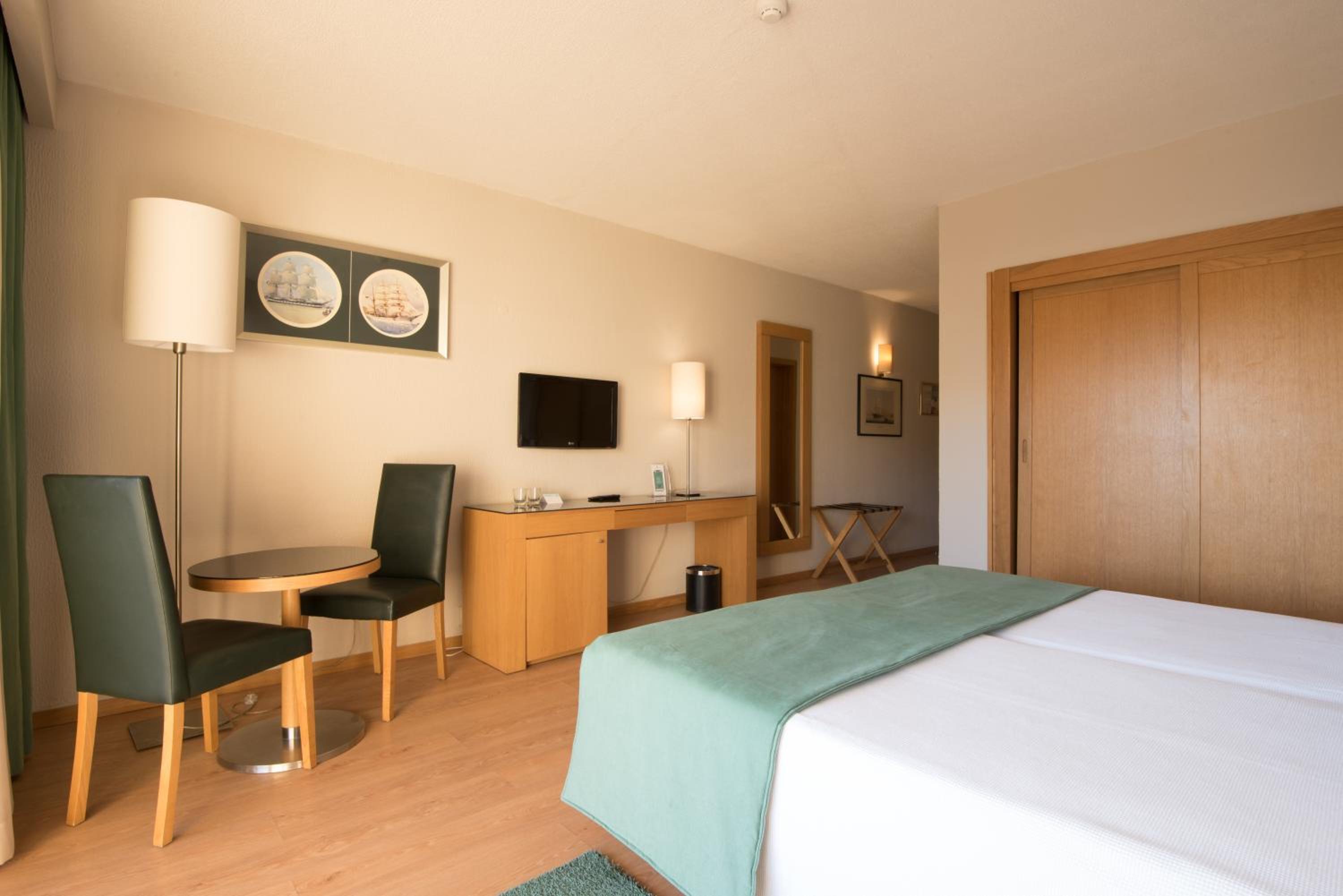 Twin Room - Photo 3