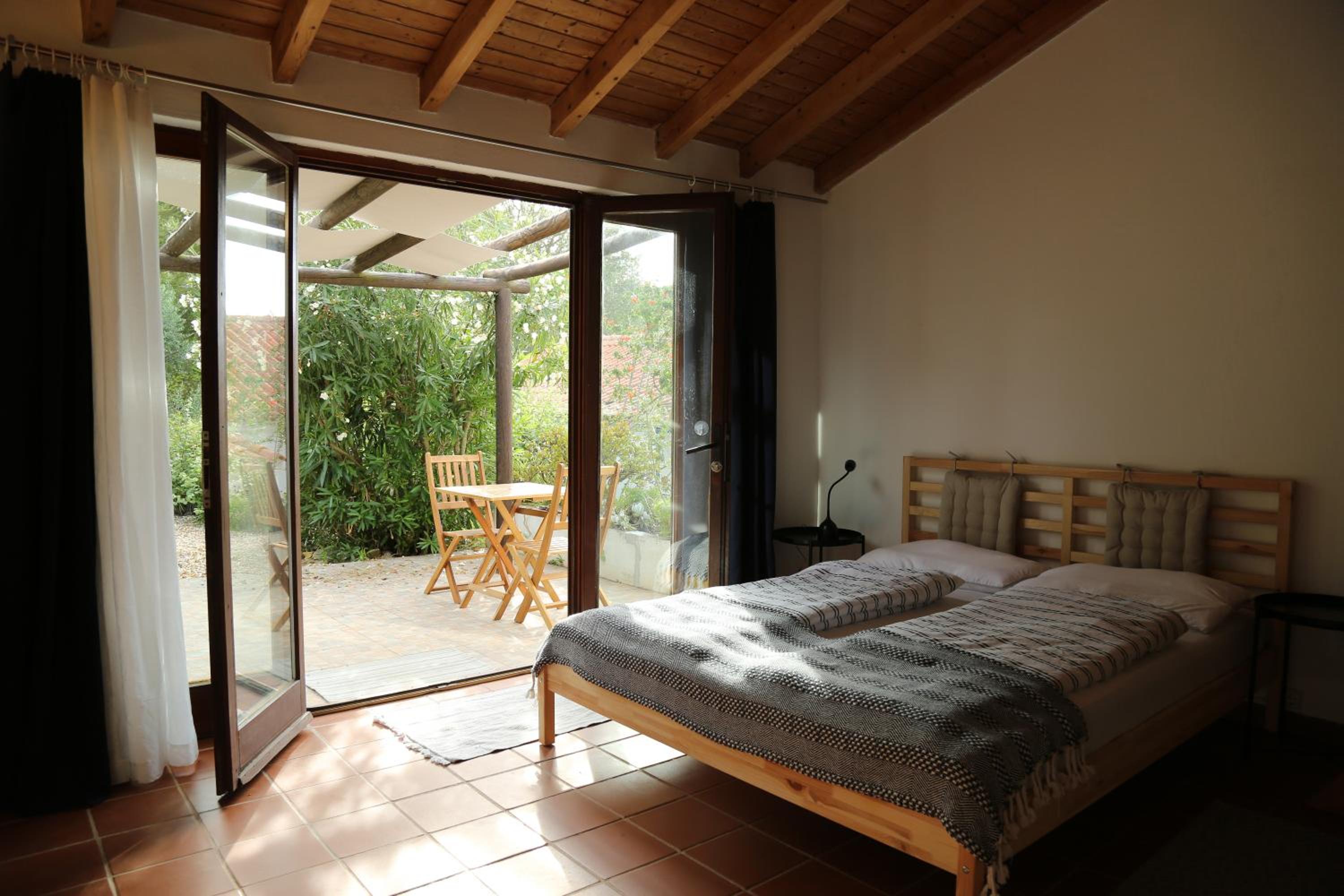 One-Bedroom Apartment with Garden View photo 2