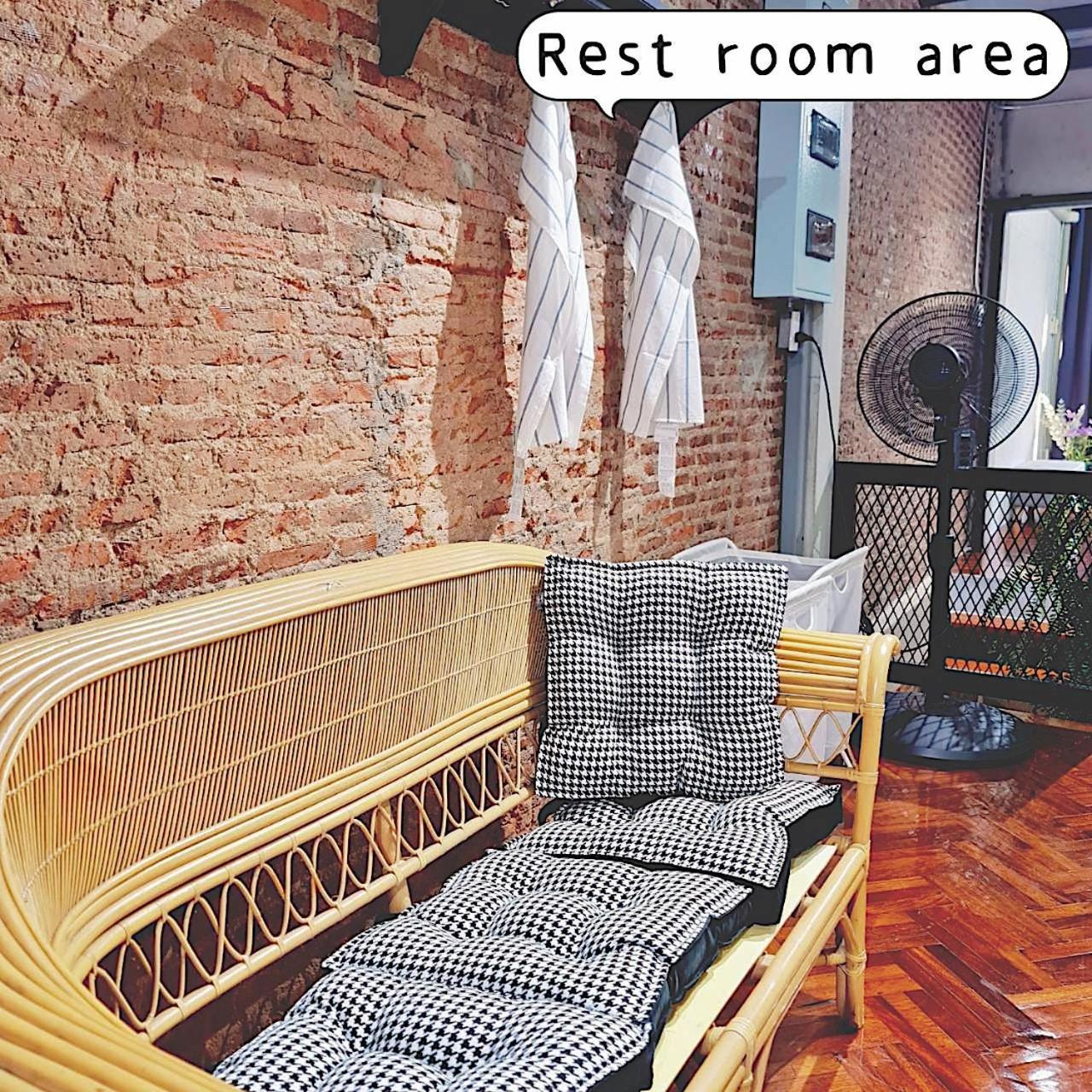 Twin Room with Shared Bathroom photo 2