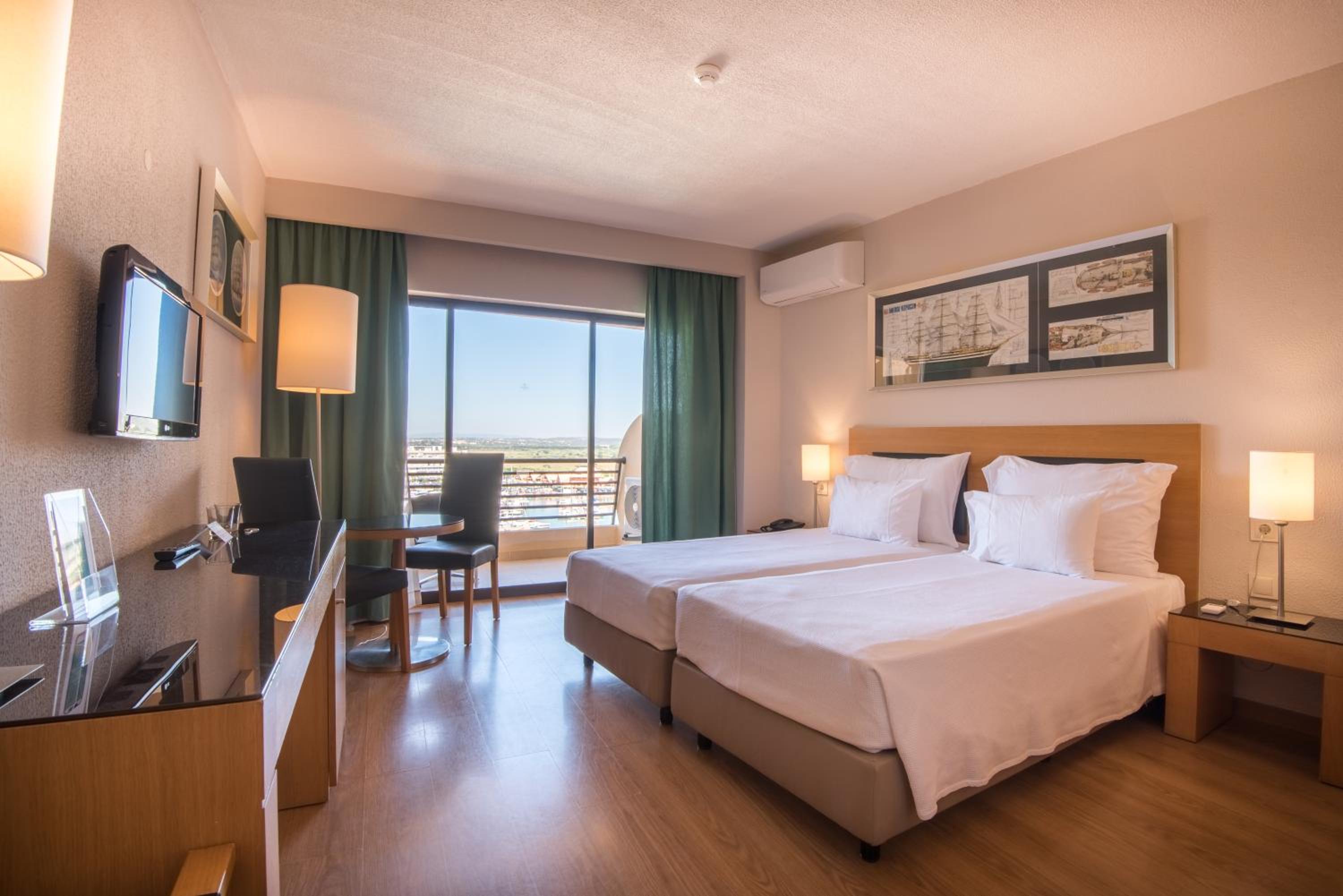 Twin Room with Sea View - Photo 1