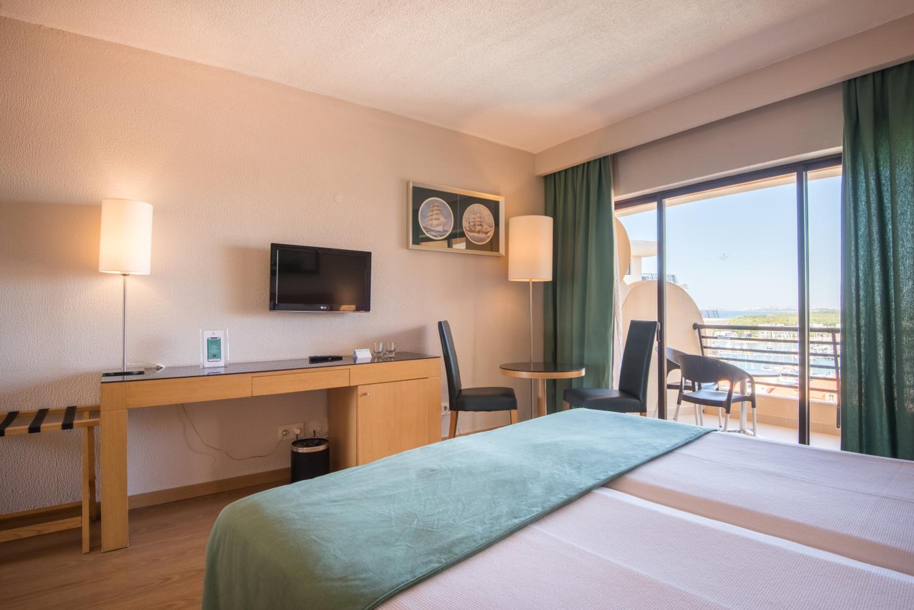 Twin Room with Sea View - Photo 7