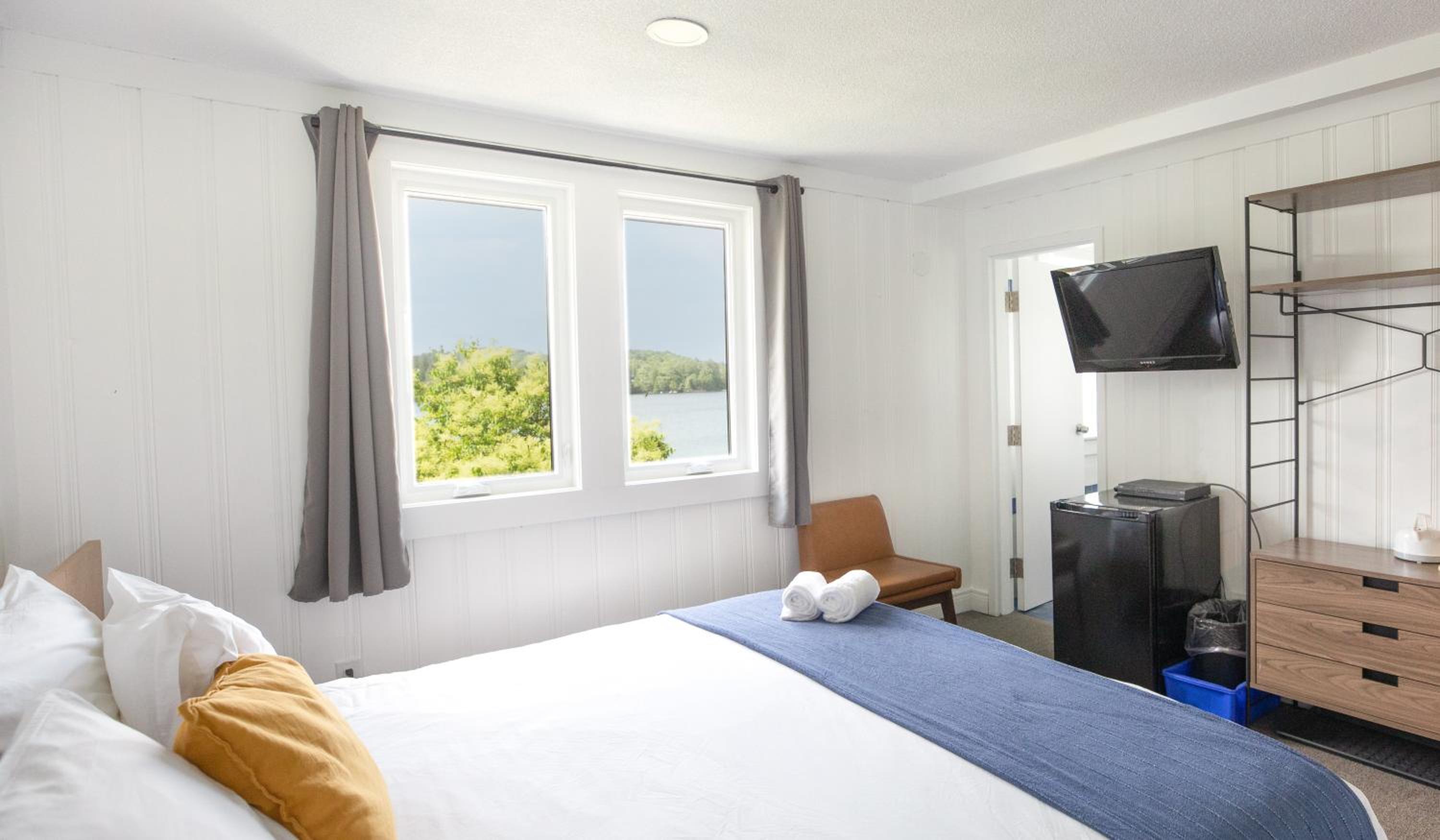 King Inn Room with Lake View photo 1