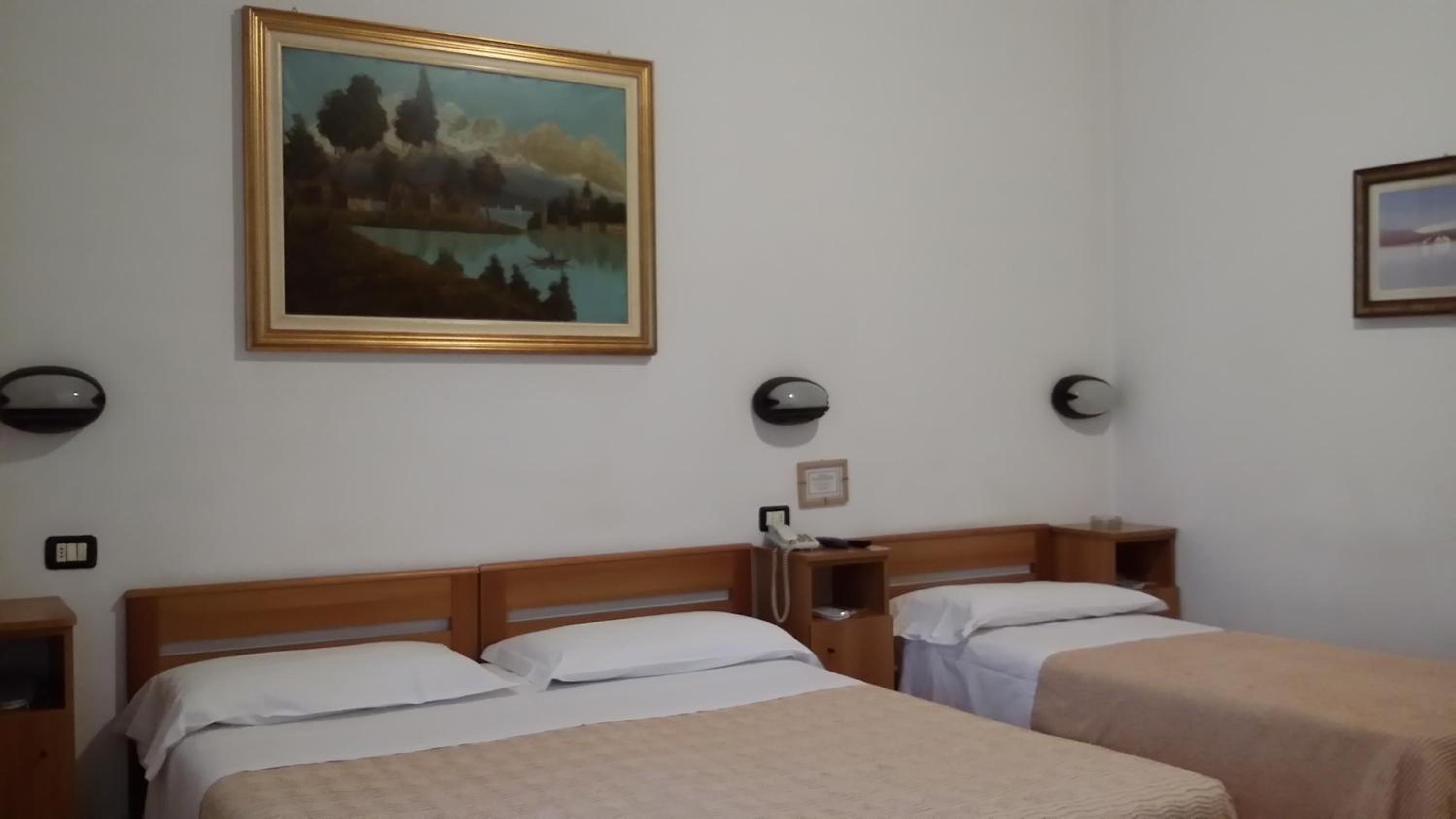 Triple Room - Photo 8