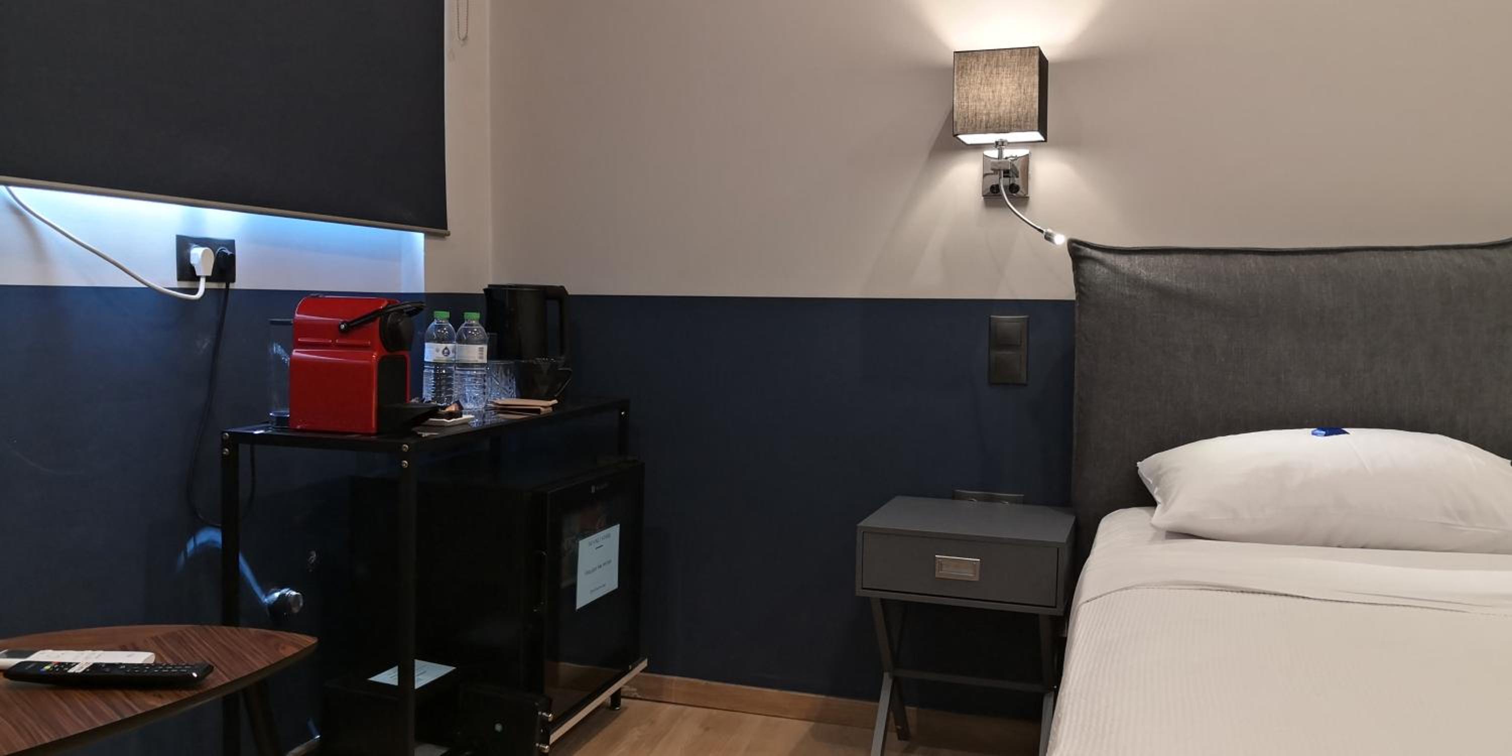 Economy Room with Inner Courtyard View photo 3