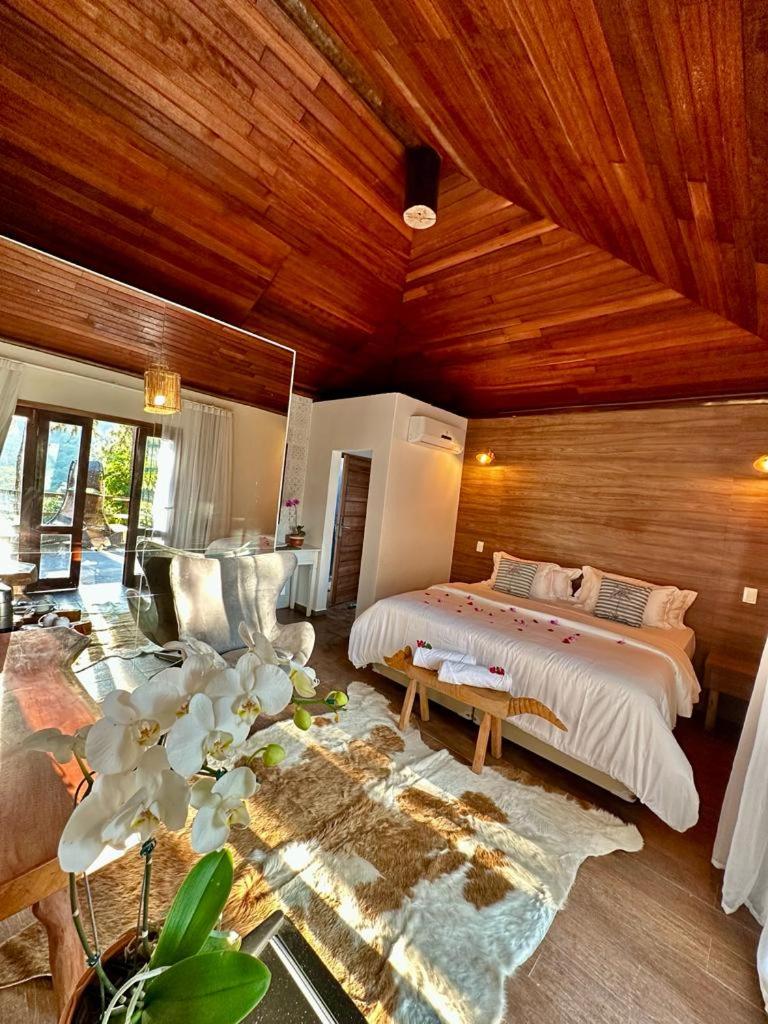 Suite with Hot Tub photo 1