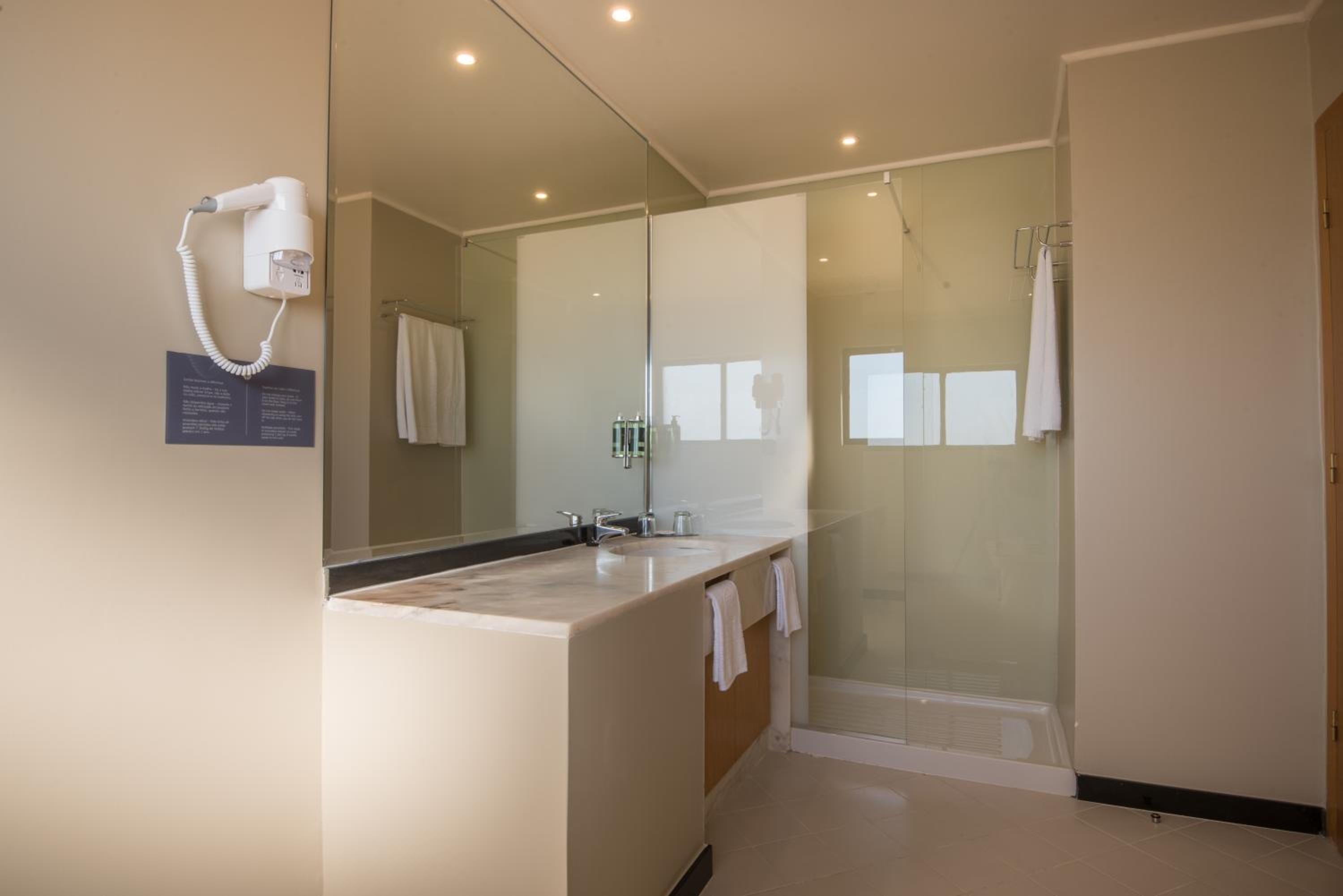 Senior Suite - Photo 10