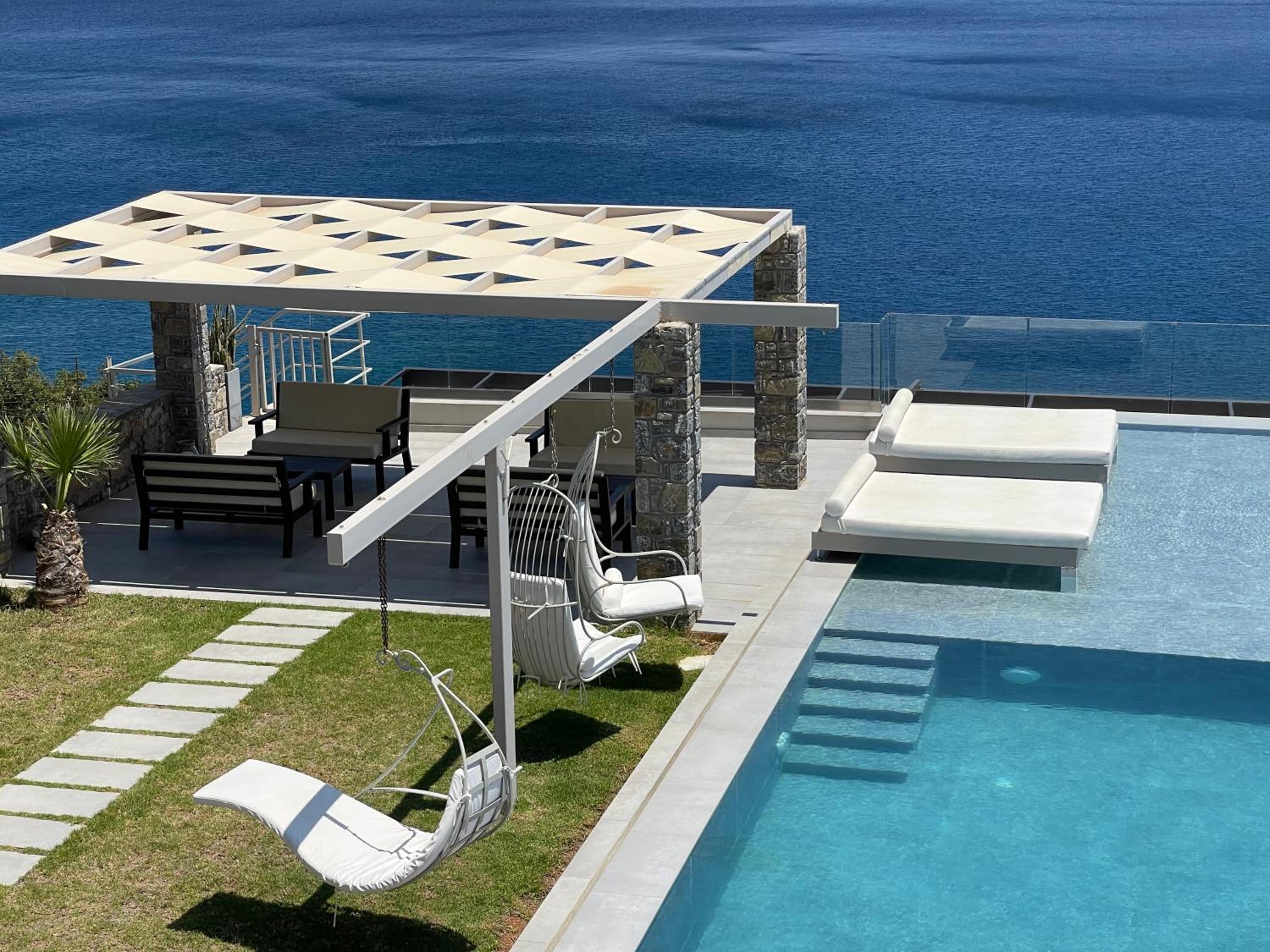 Two-Bedroom Apartment with Balcony and Sea View photo 2