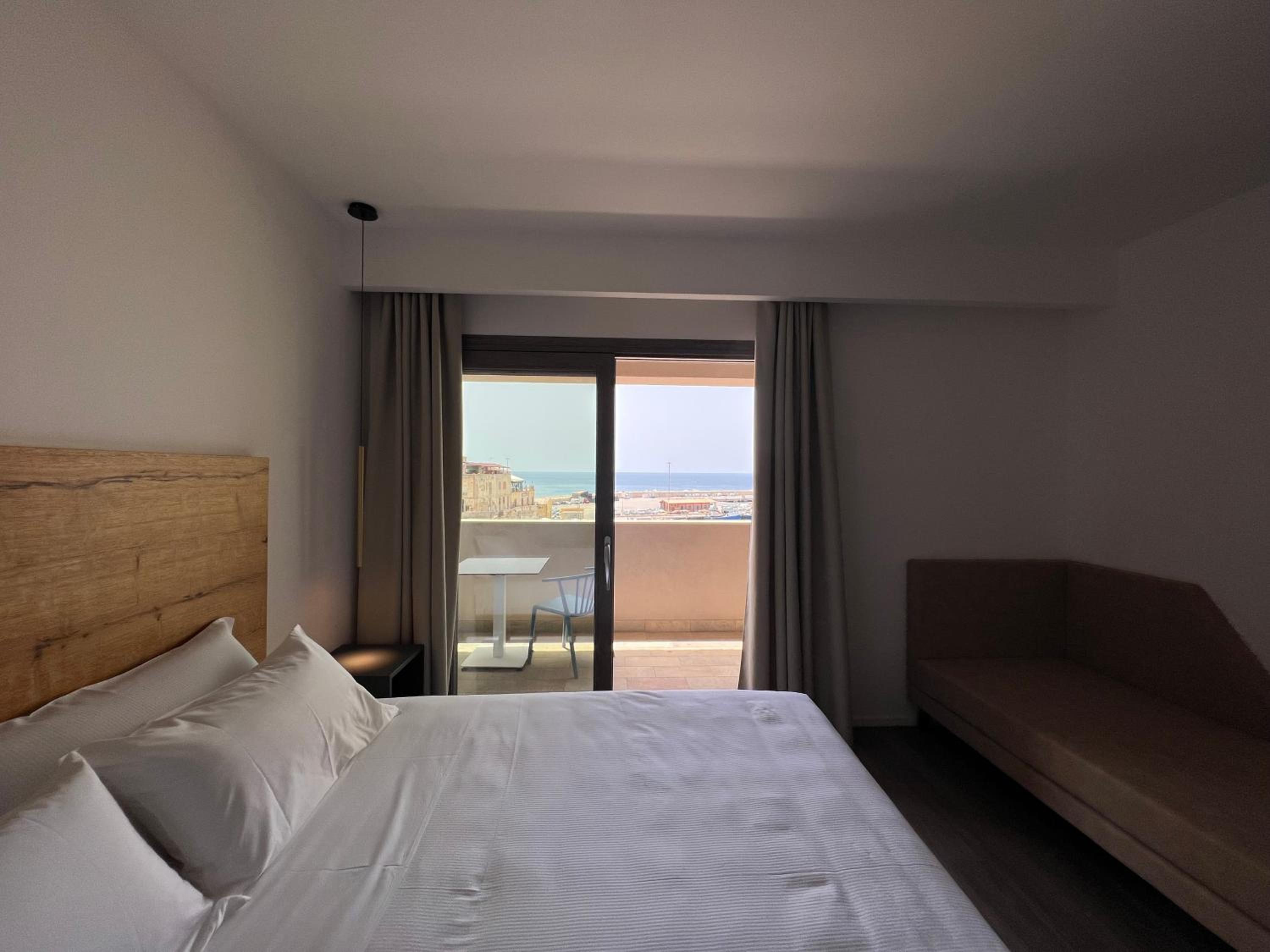 Triple Room with Terrace photo 2