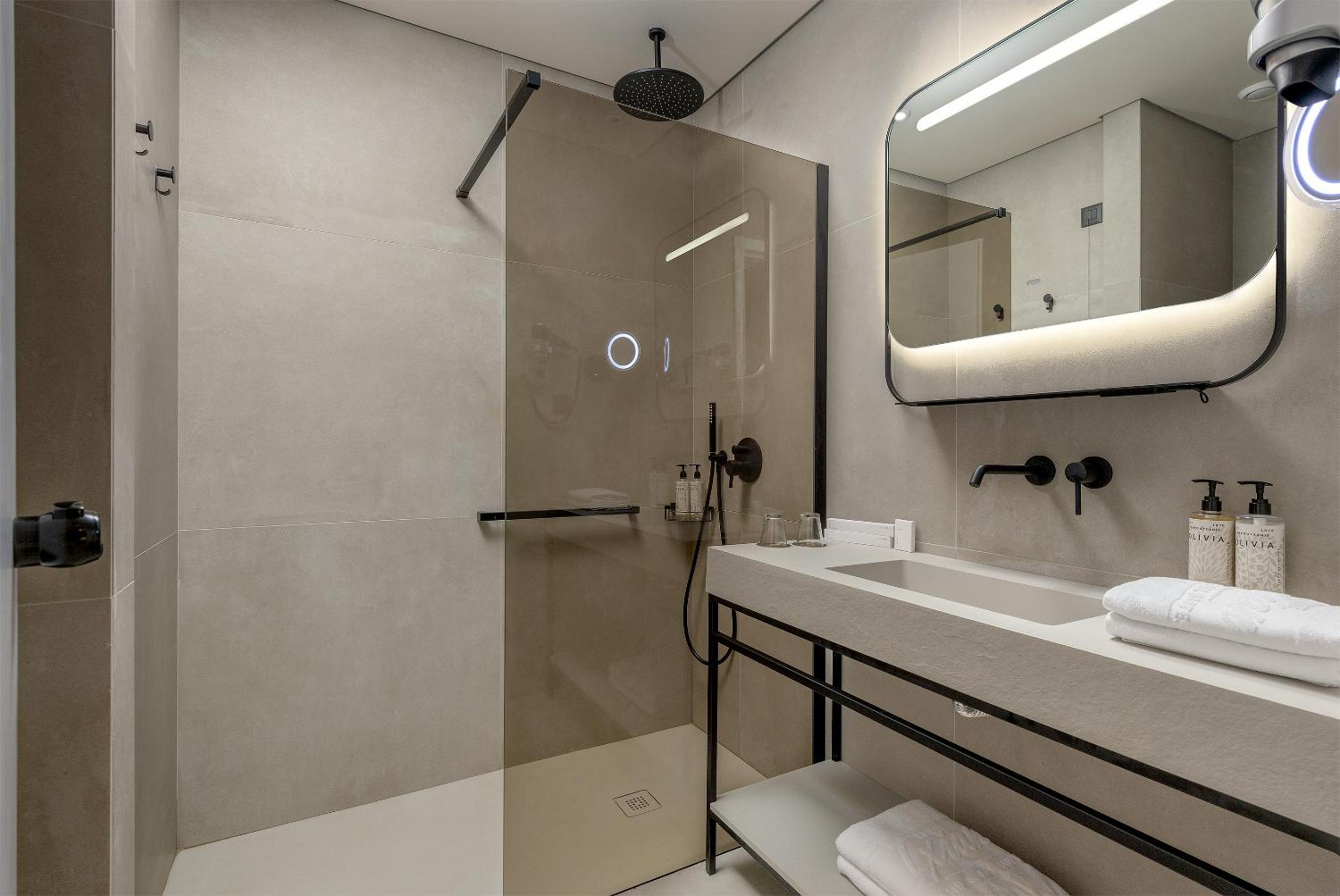 Design Inland View Room thumbnail 6