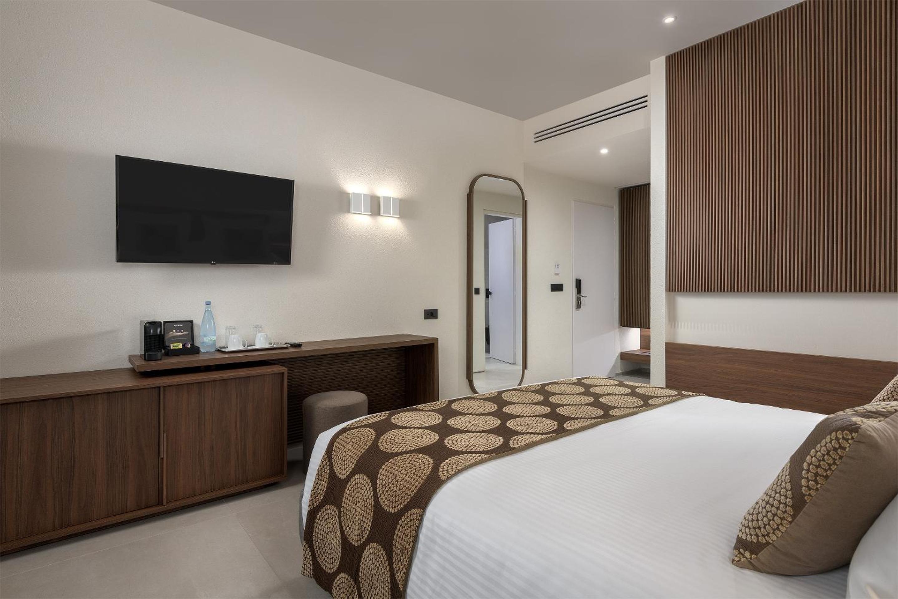 Design Inland View Room thumbnail 5