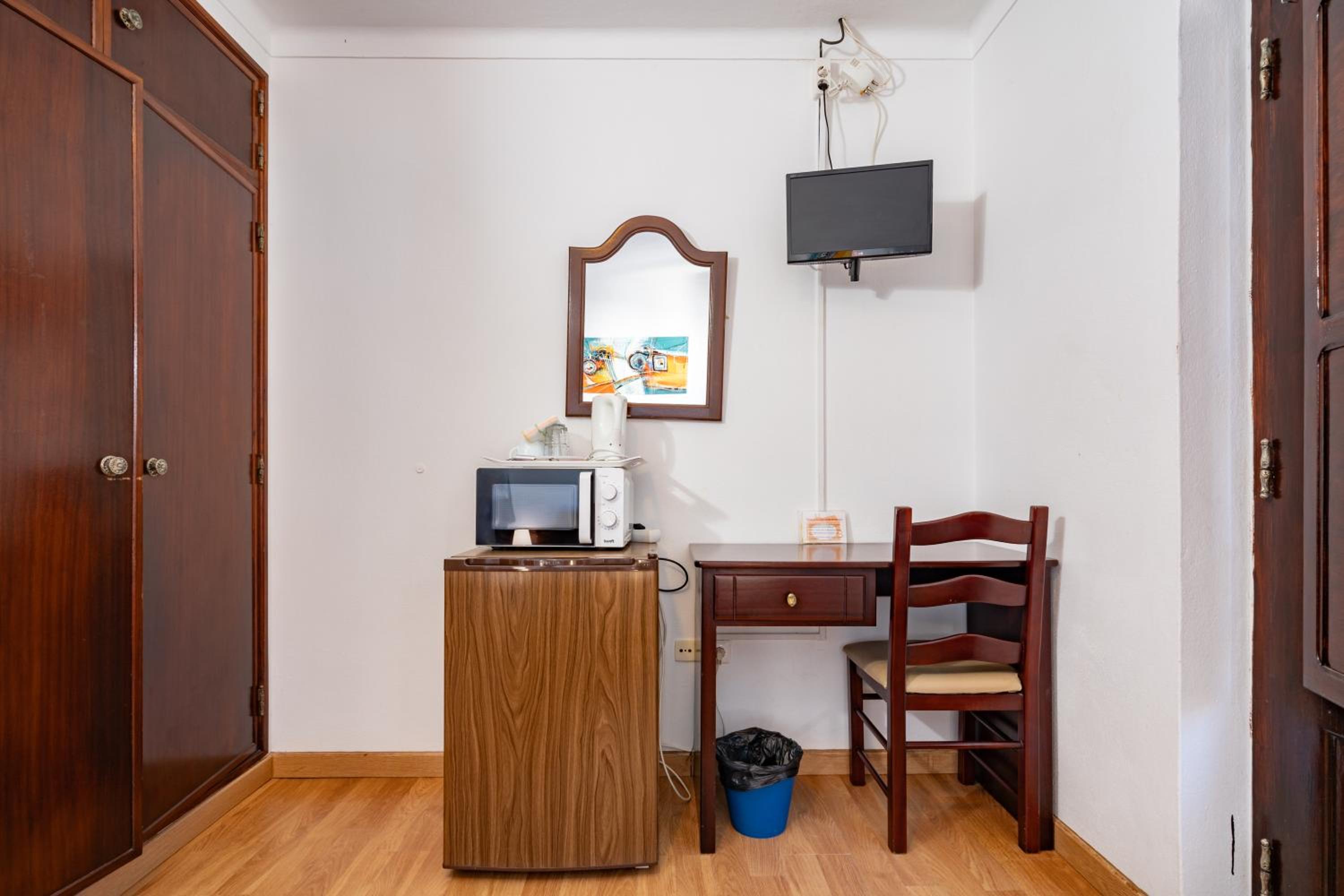 Double Room - Photo 2