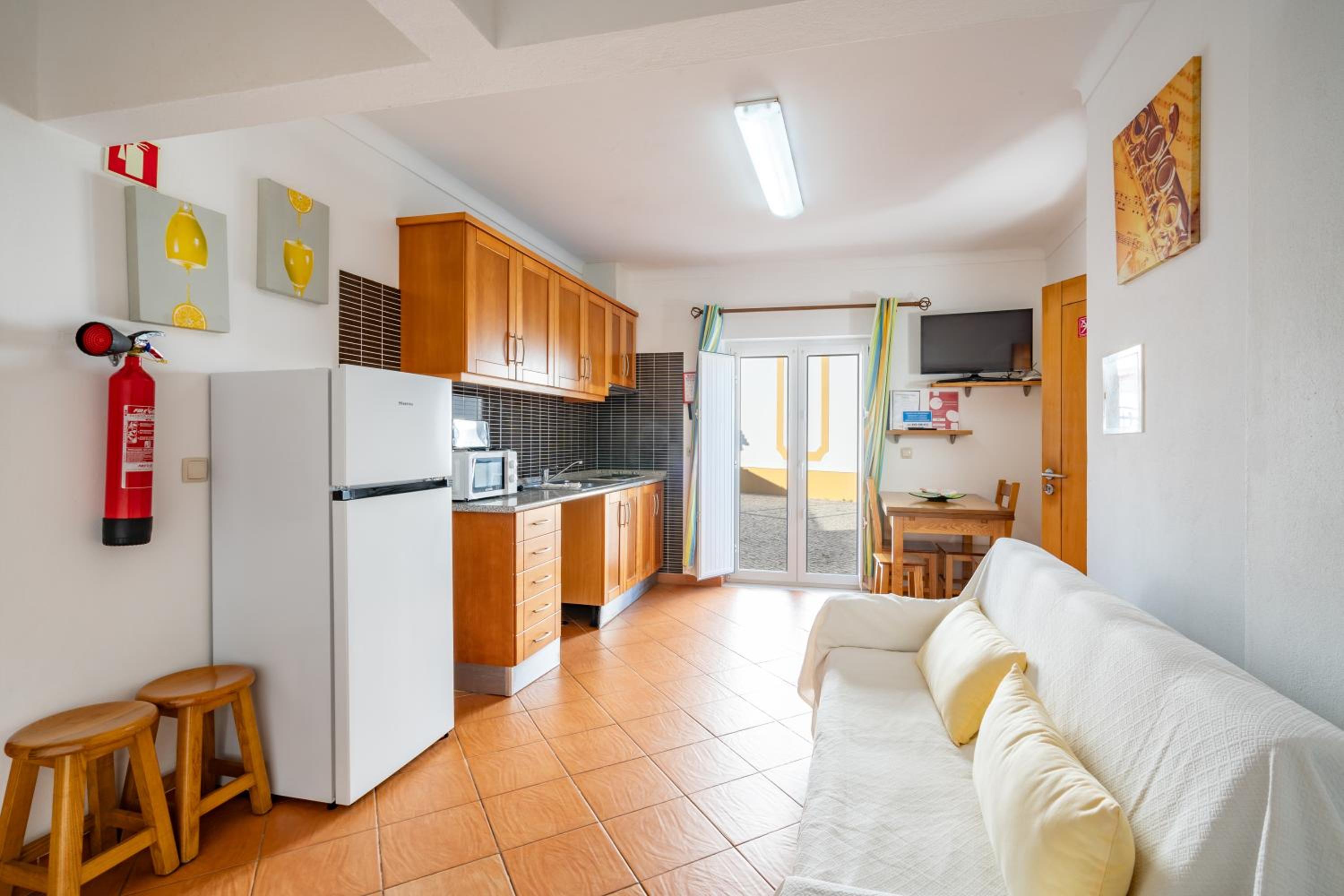One-Bedroom Apartment - Photo 2