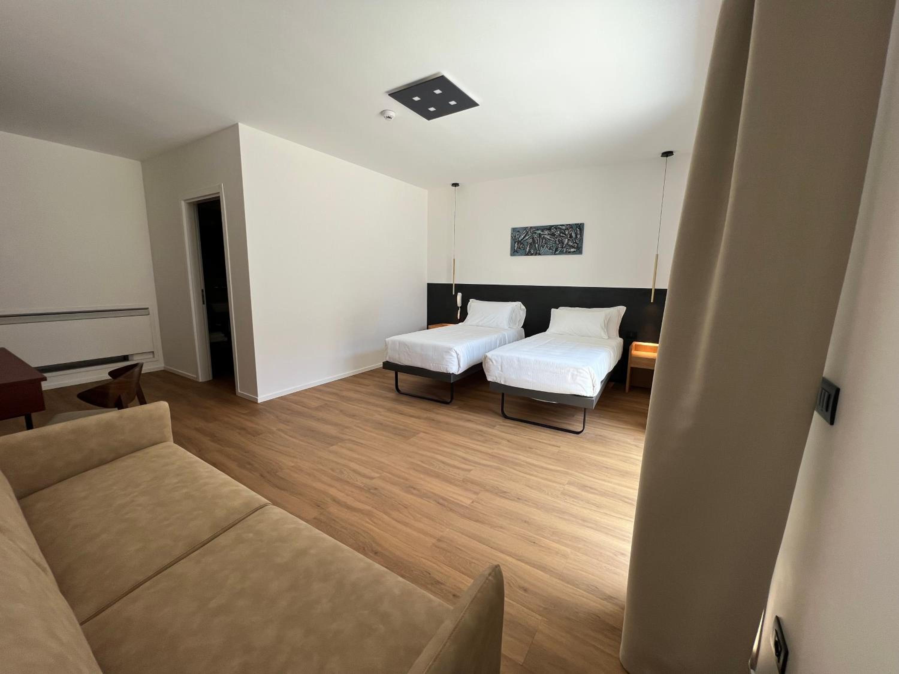 Deluxe Quadruple Room photo 3